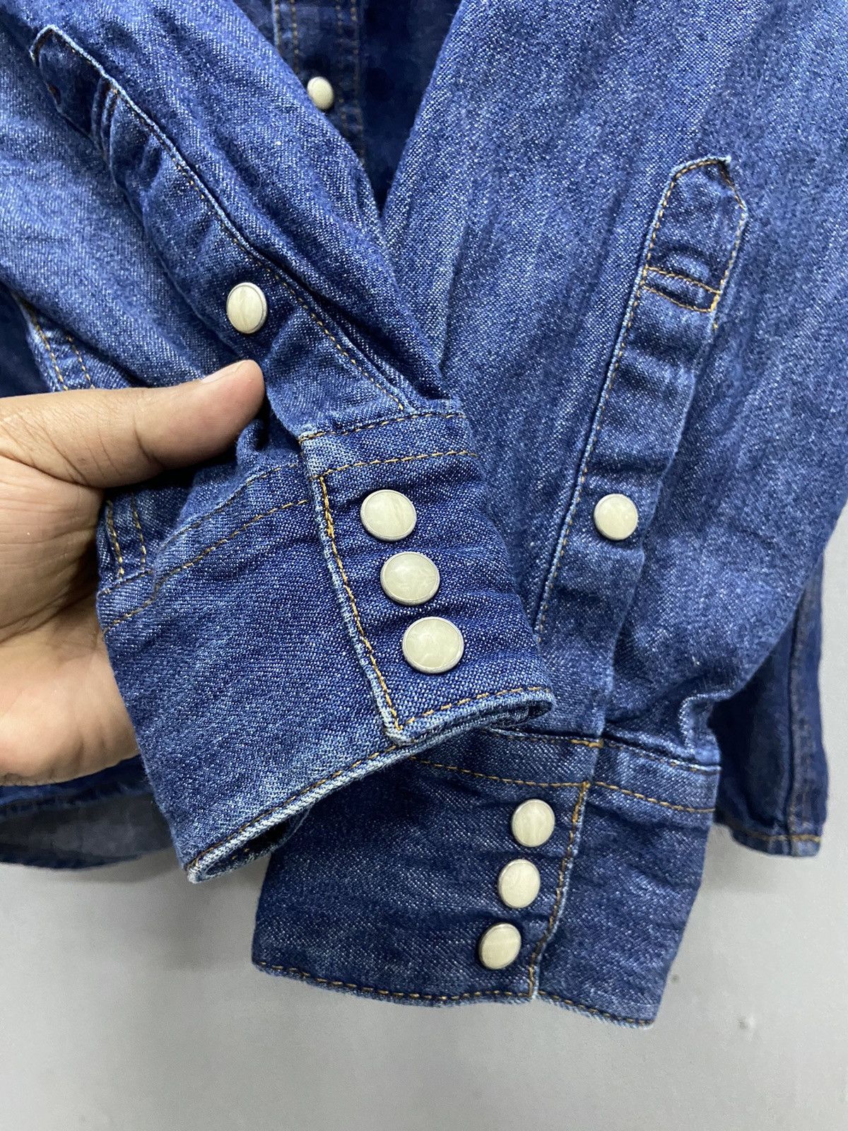 GU GU UNIQLO SNAP BUTTON DENIM JACKET Size US L / EU 52-54 / 3 - 5 Thumbnail