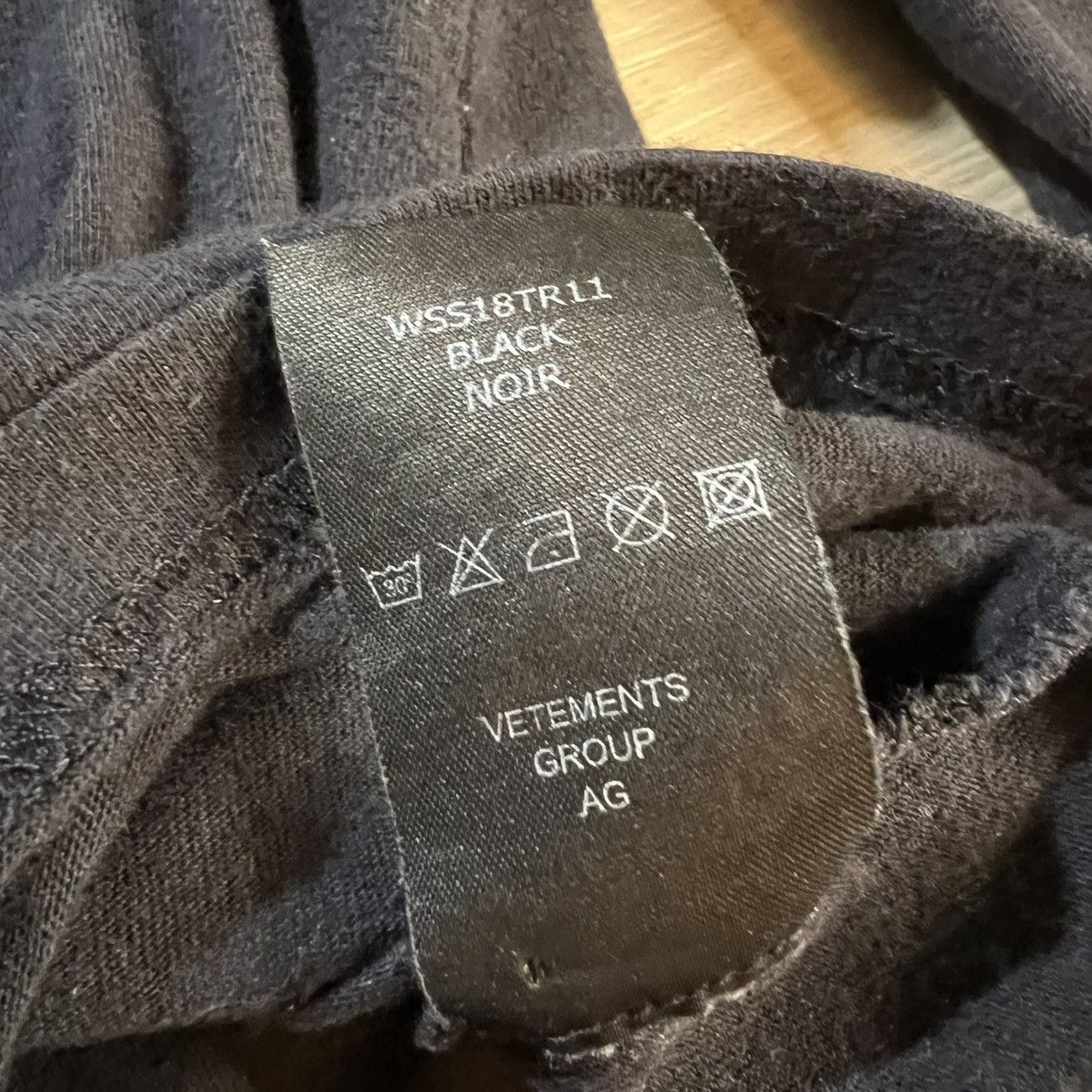 Vetements Vetements Matterhorn Pullover Hoodie Black Yellow Oversized Size US XS / EU 42 / 0 - 12 Thumbnail