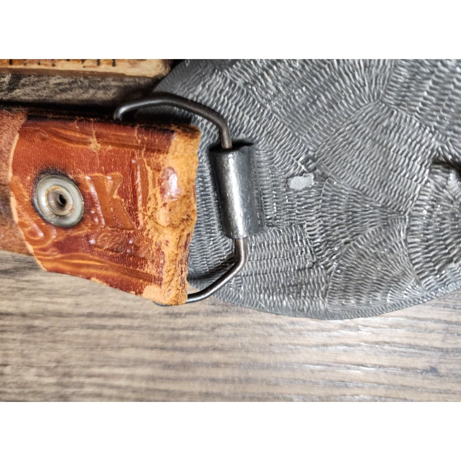 Vintage VINTAGE Wolf Howling Belt Buckle Western USA 1.5 in Silver Mens Belt Buckle Wolf Decor Cowboy Cowgirl Western Theme Vintage Buckle 1970s-1990s Mens Size ONE SIZE - 6 Thumbnail