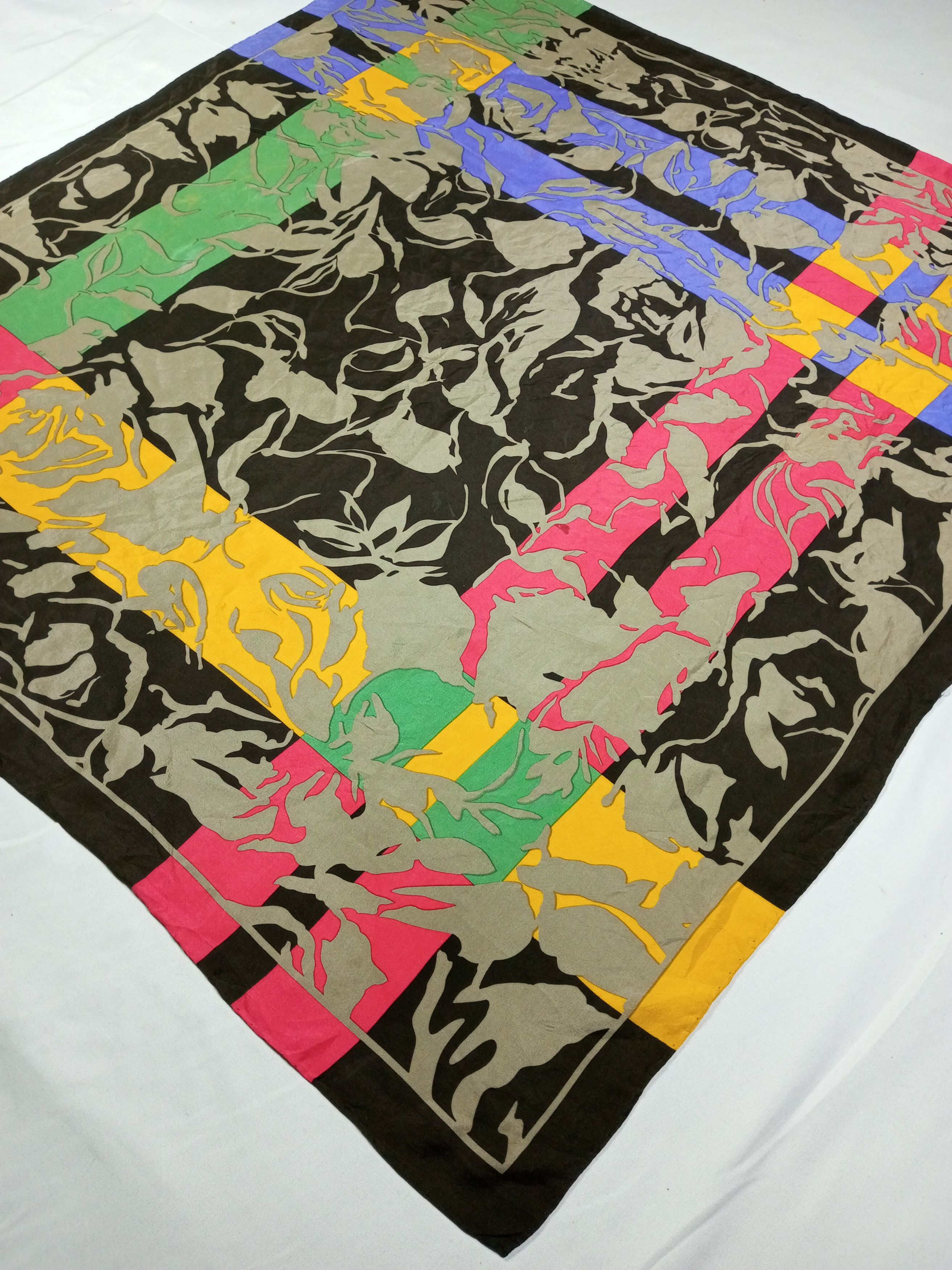 Pierre Cardin × Vintage Vintage Pierre Cardin Silk Scarf Size ONE SIZE - 5 Thumbnail