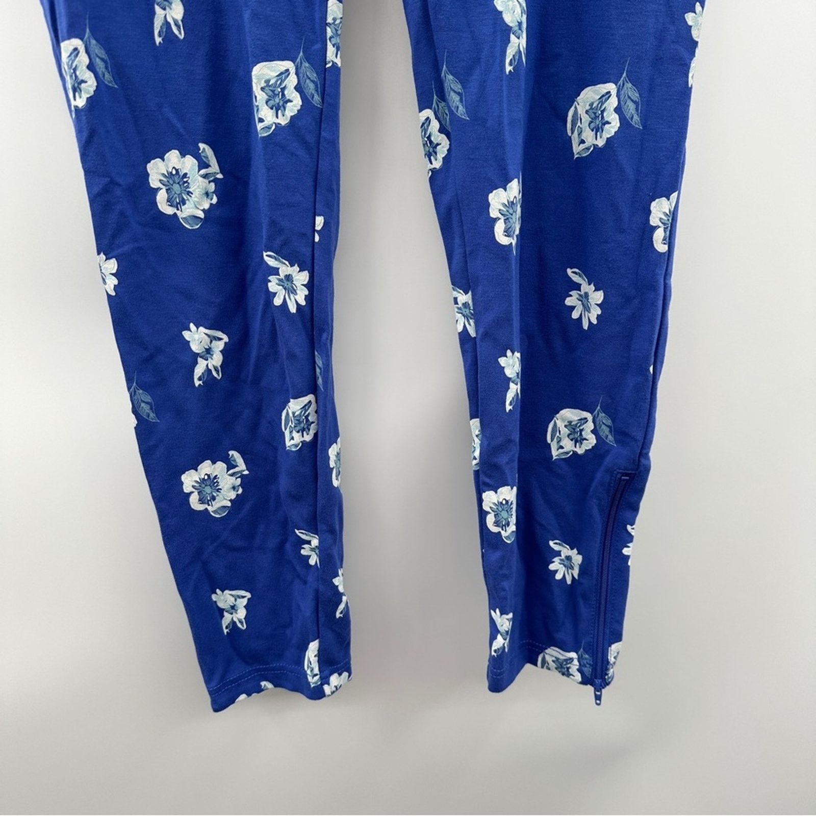 Betabrand Betabrand Blue & White Floral Bootcut Stretch Pants Size S Size 27" / US 4 / IT 40 - 3 Thumbnail