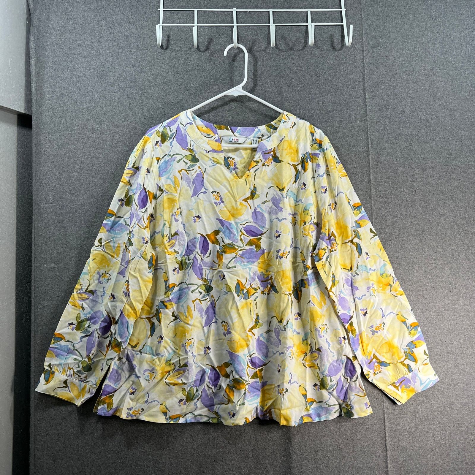 Denim & Co. Denim & Co. Floral Printed V-Neck Blouse with Side Slits Size XL / US 12-14 / IT 48-50 - 1 Thumbnail