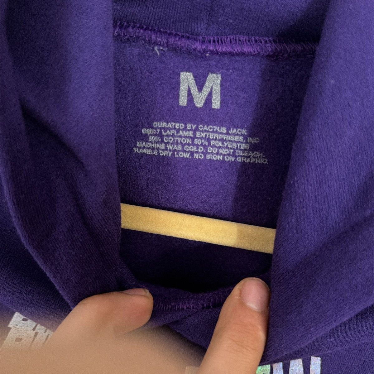 Travis Scott RARE!! 2017 Travis Scott Purple Birds Eye View Tour hoodie Size US M / EU 48-50 / 2 - 5 Thumbnail