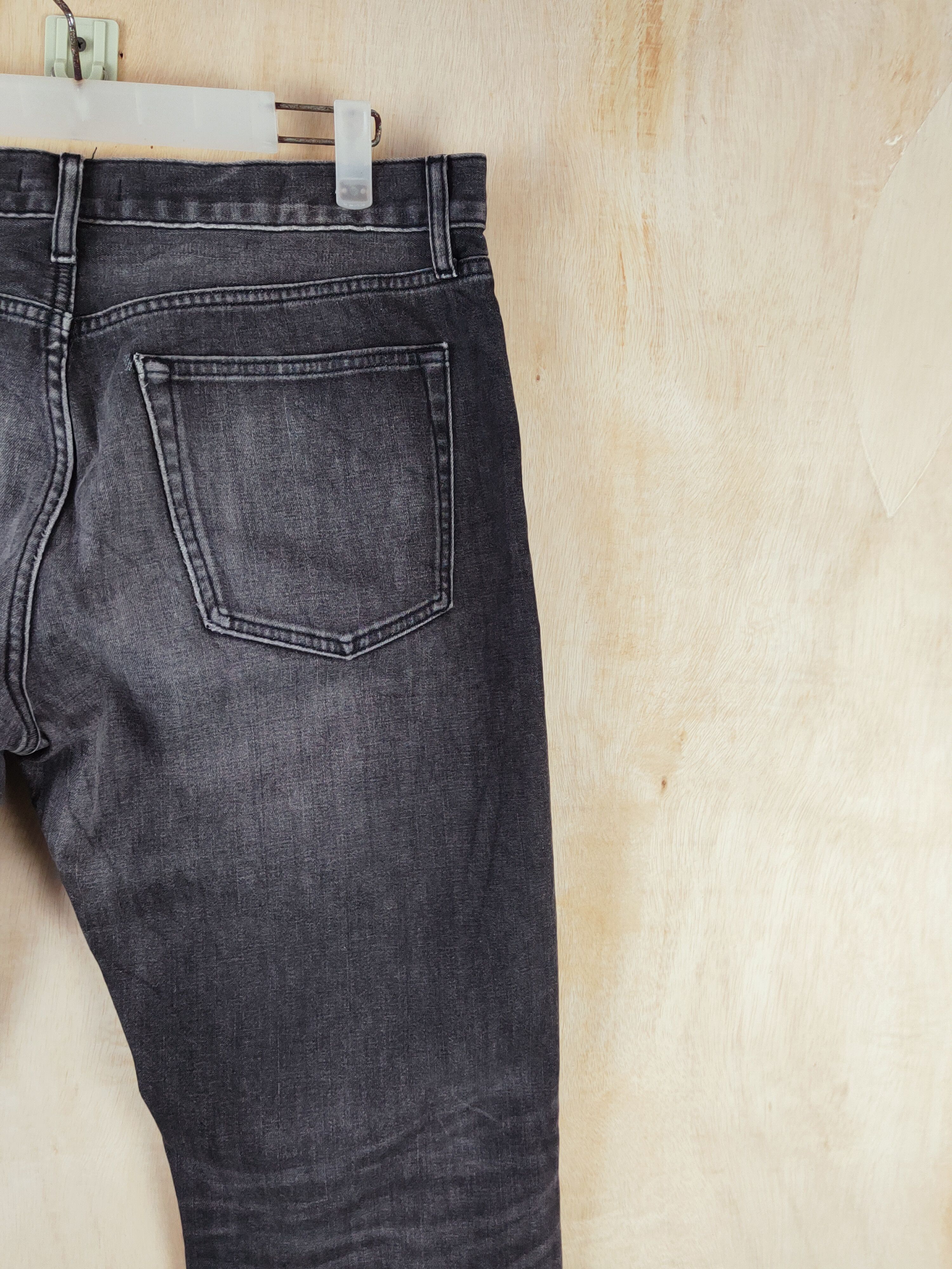 Japanese Brand Uniqlo Black Faded Faded Distressed Ripped Jeans #S2647 Size US 35 - 10 Thumbnail
