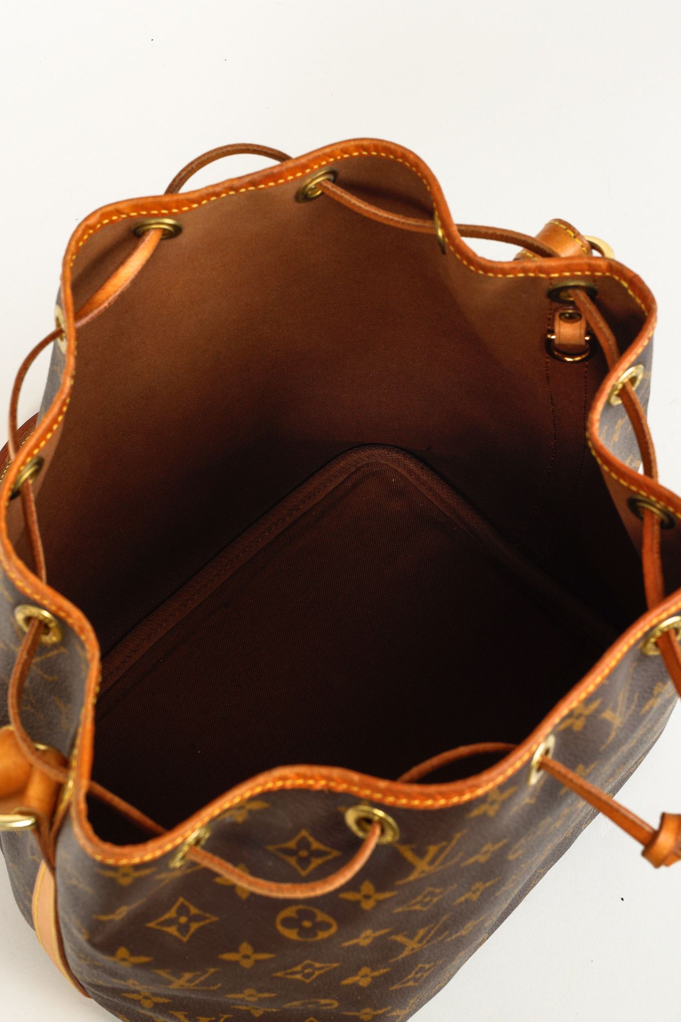 Louis Vuitton Louis Vuitton Petit Noe Monogram Canvas Bucket Bag Size ONE SIZE - 12 Thumbnail