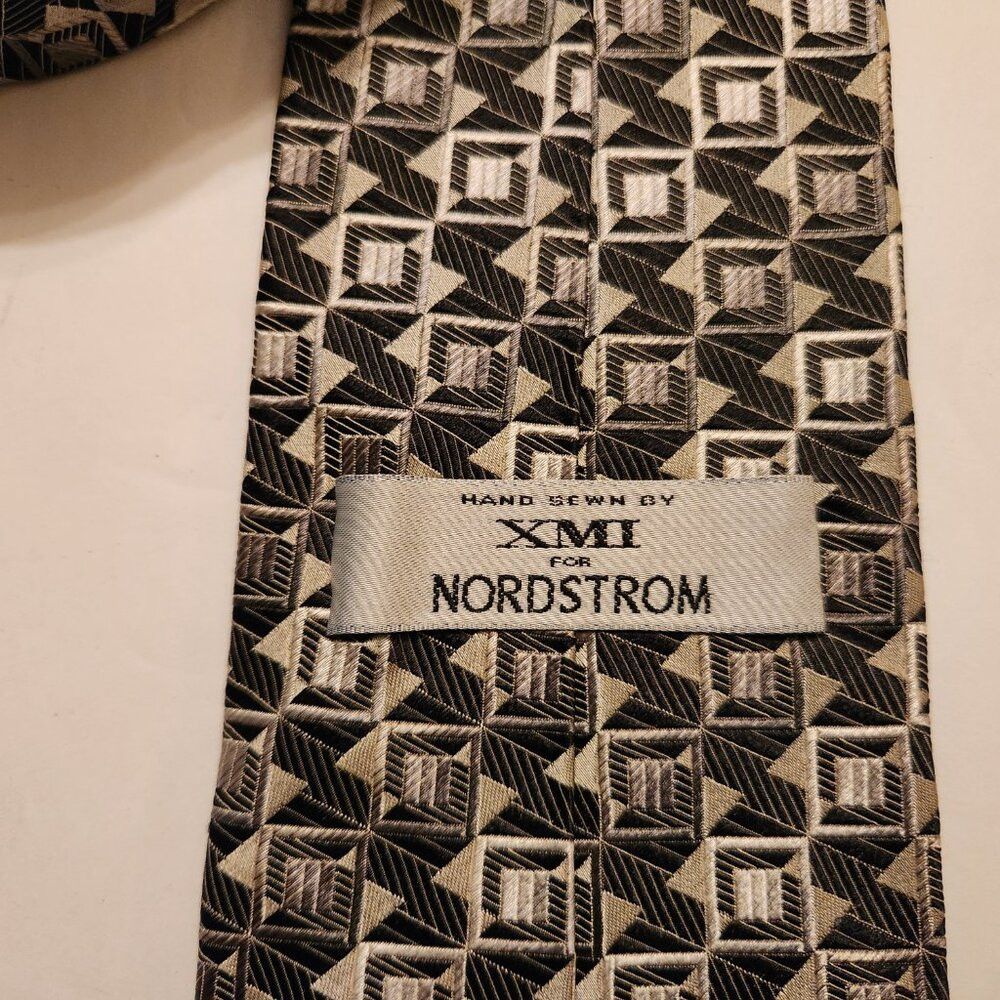 XMI Platinum XMI for Nordstrom men's new gray 100%silk tie 3 3/4" X 60" Size ONE SIZE - 2 Thumbnail