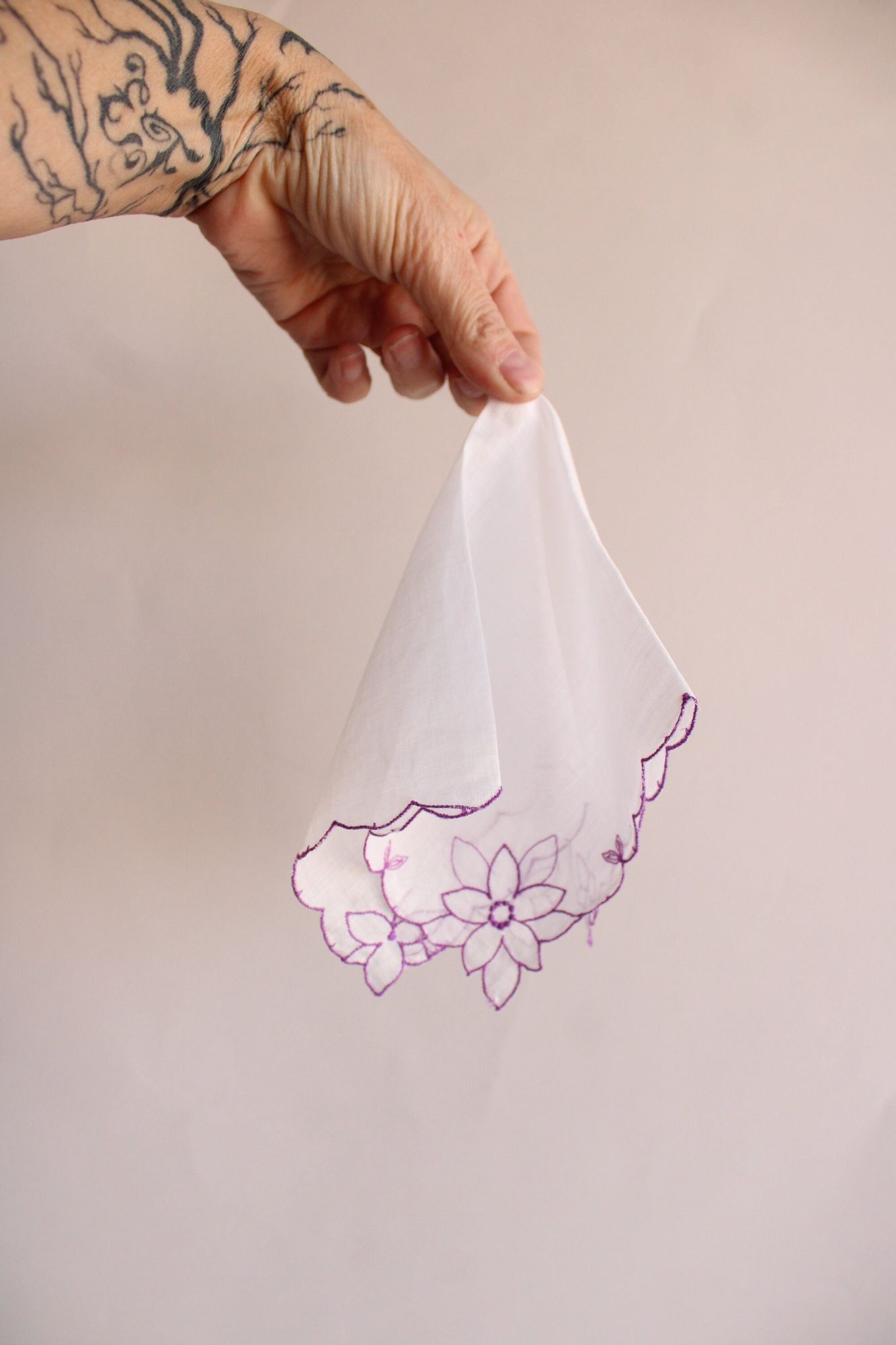 Vintage Vintage Handkerchief, Purple Flower Embroidery on White Cott Size ONE SIZE - 10 Thumbnail