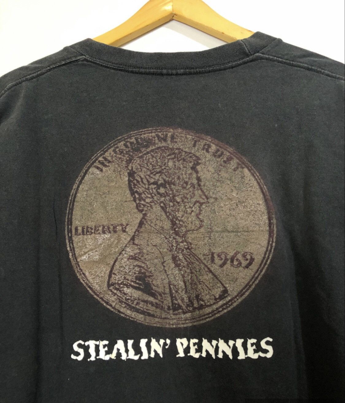 Vintage Vintage Roguish Armament T-Shirt Hip Hop Size US XL / EU 56 / 4 - 4 Thumbnail