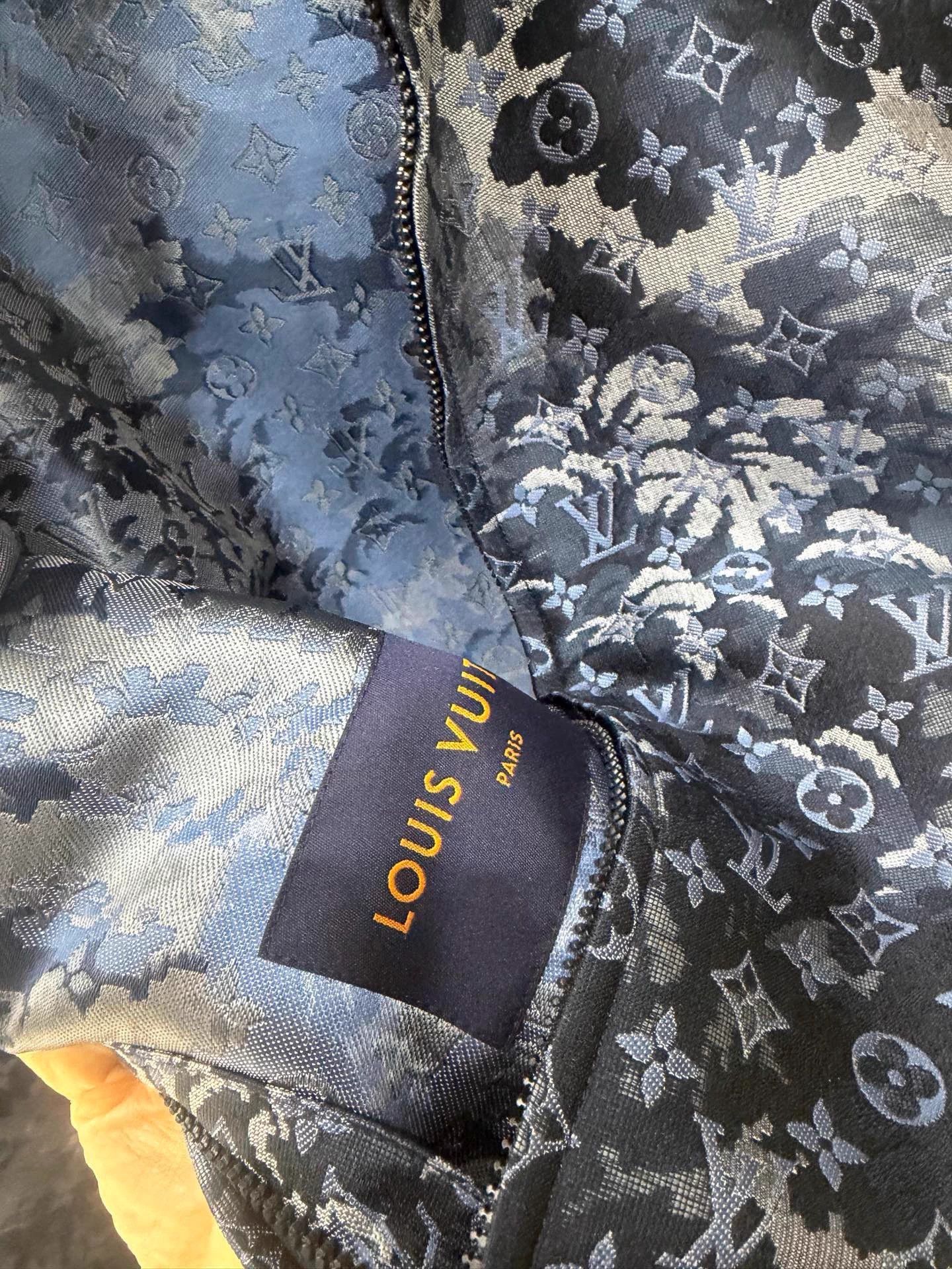 Louis Vuitton LV Blue Logo Print Coat Size 48 Size US M / EU 48-50 / 2 - 3 Thumbnail