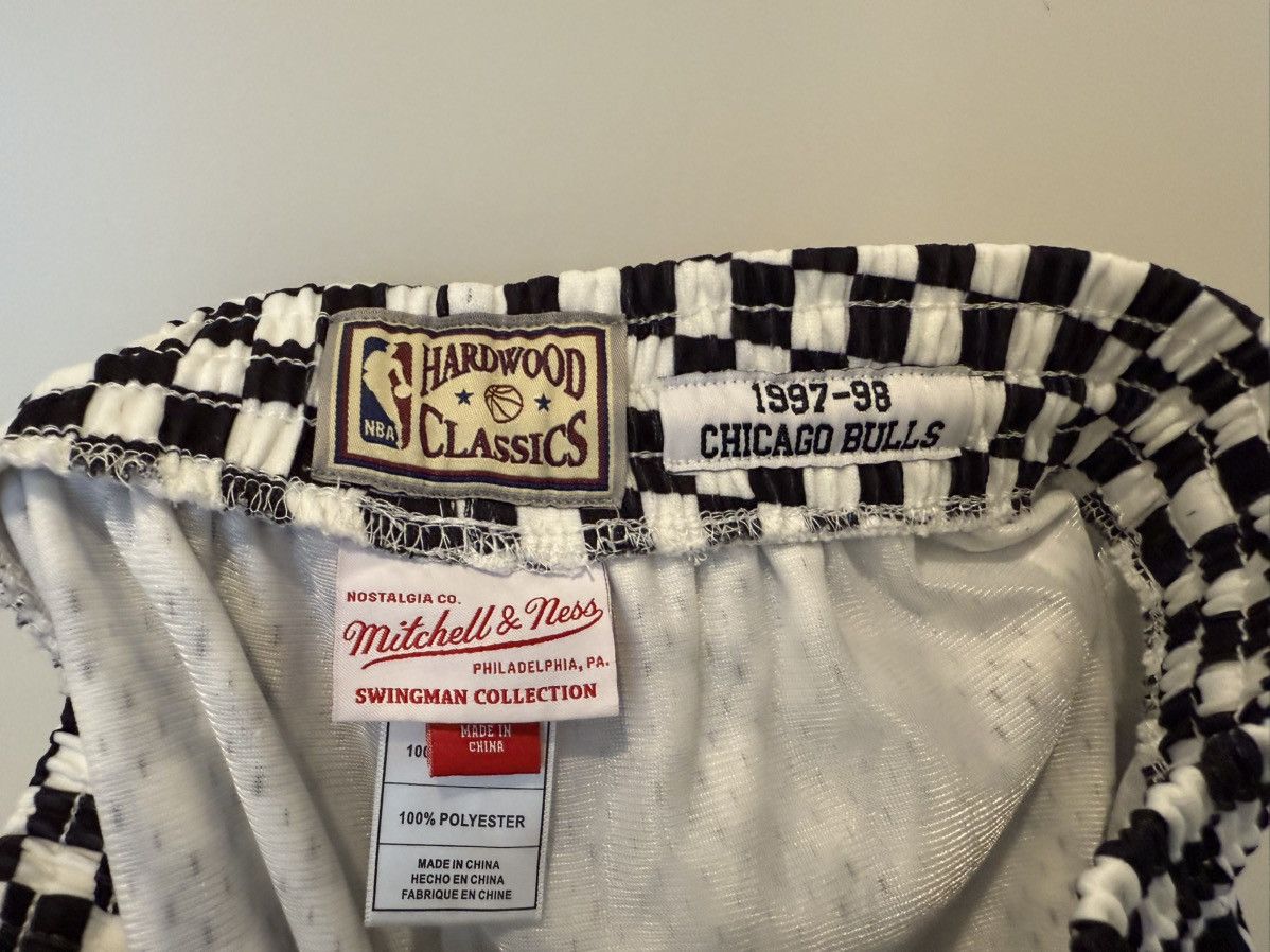 Mitchell & Ness MITCHELL & NESS X URBAN OUTFITTERS EXCLUSIVE Size US 29 - 6 Thumbnail
