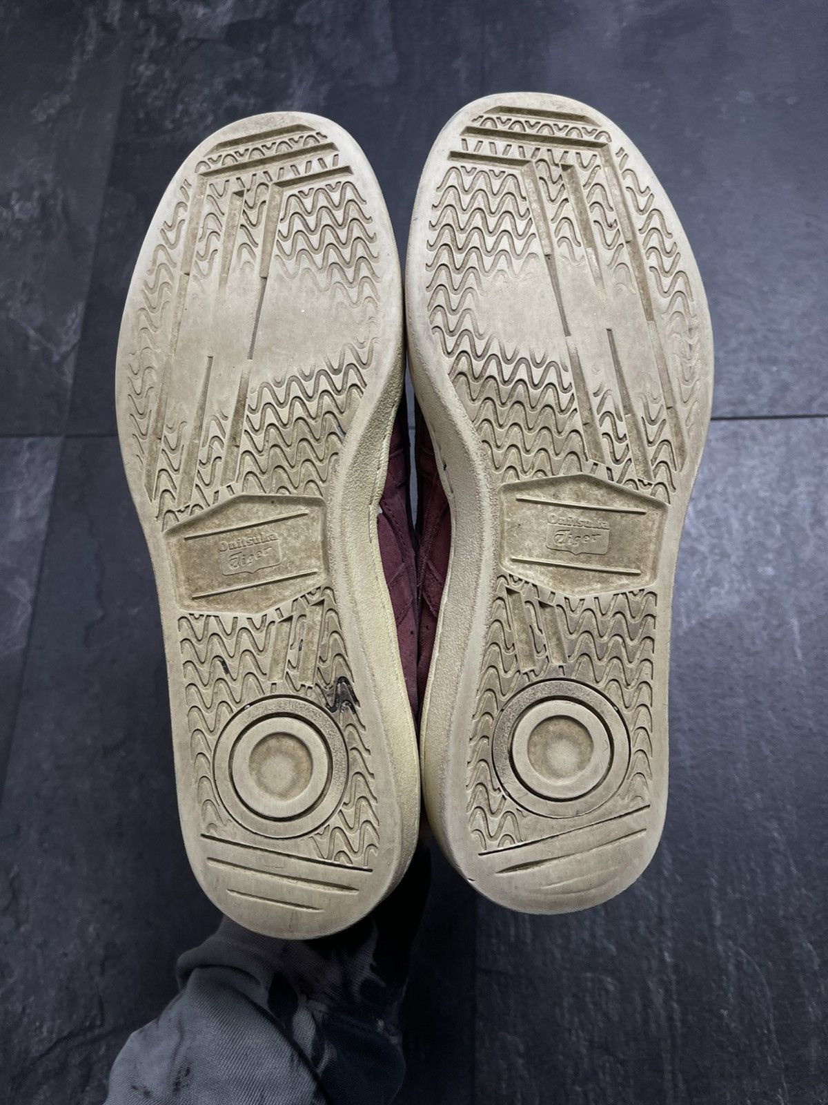 Asics Vintage low top asics onitsuka tiger sneakers Size US 7 / EU 40 - 13 Thumbnail