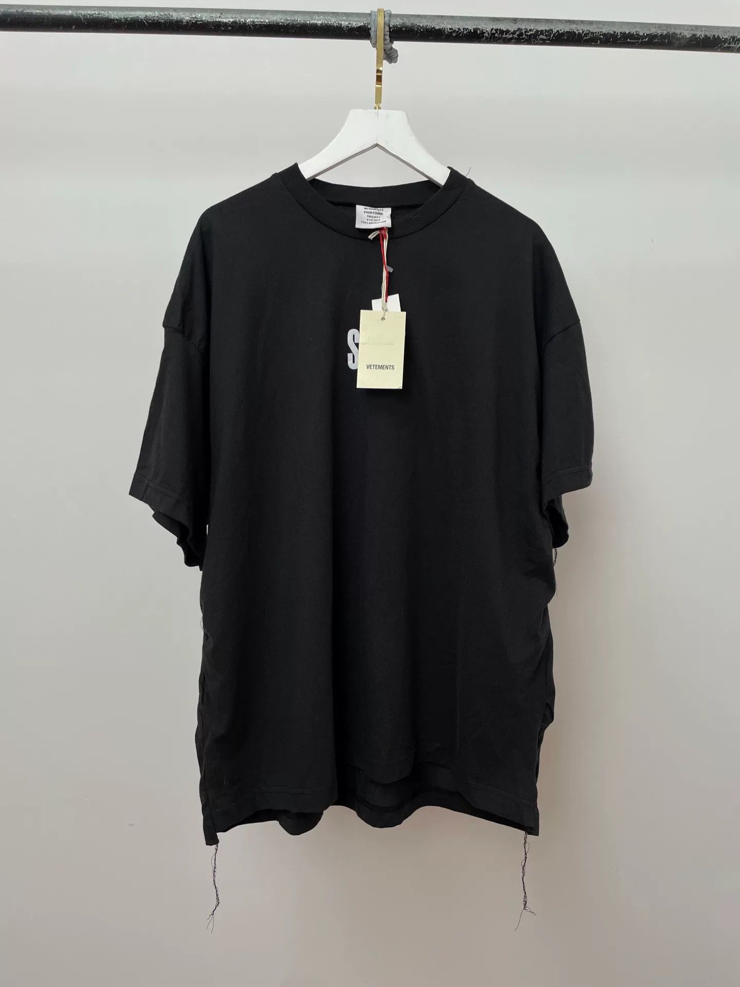 Hanes × Vetements Vetements Staff Logo T-Shirt Hanes | Grailed