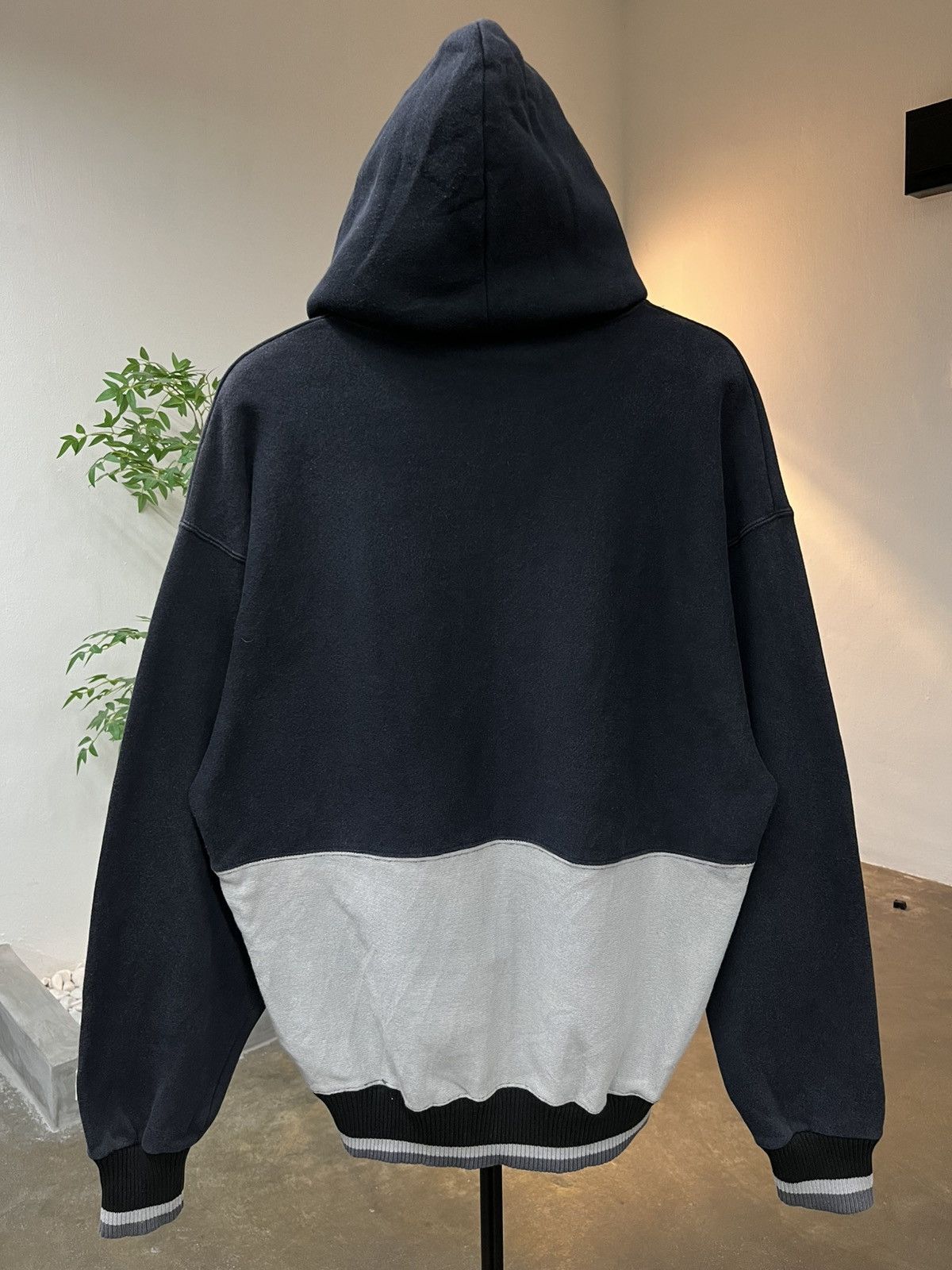 The Game Vintage Los Angeles Raiders Two Tone Hoodie from The Game Size US L / EU 52-54 / 3 - 2 Thumbnail