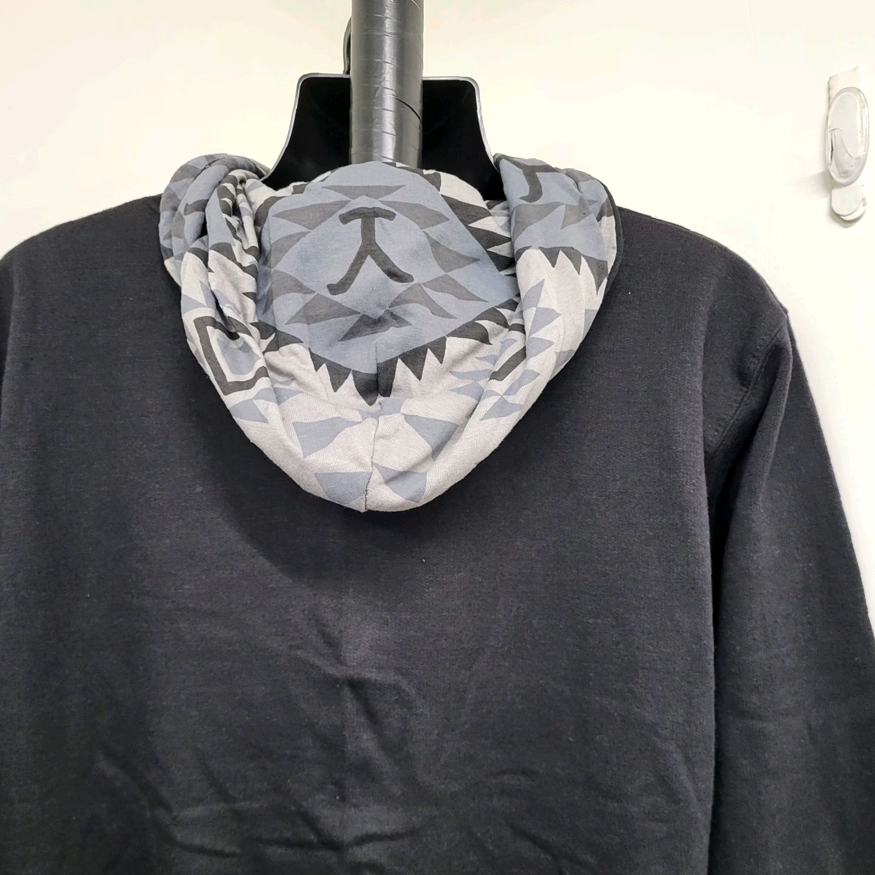 Logo 7 Yellowstone Dutton Ranch Logo Hoodie Adult XL Black Gray Southwestern Size US XL / EU 56 / 4 - 6 Thumbnail
