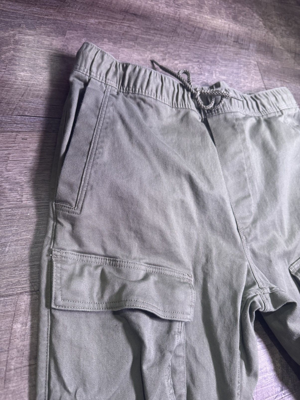 H&M H&M Green Cargo Pants Size US 32 / EU 48 - 2 Thumbnail