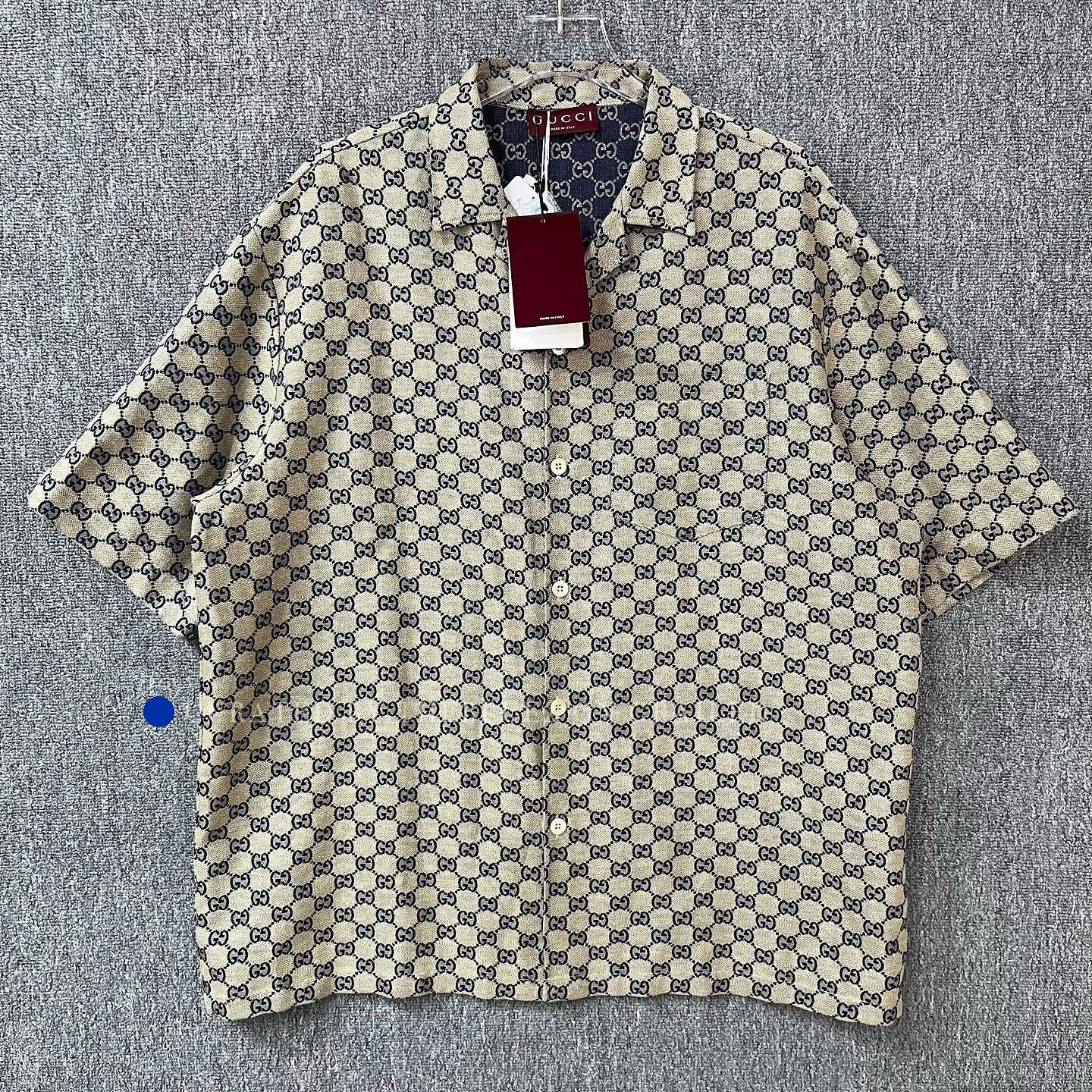 Gucci Logo Print Short Sleeve Shirt in Beige Size US L / EU 52-54 / 3 - 1 Thumbnail