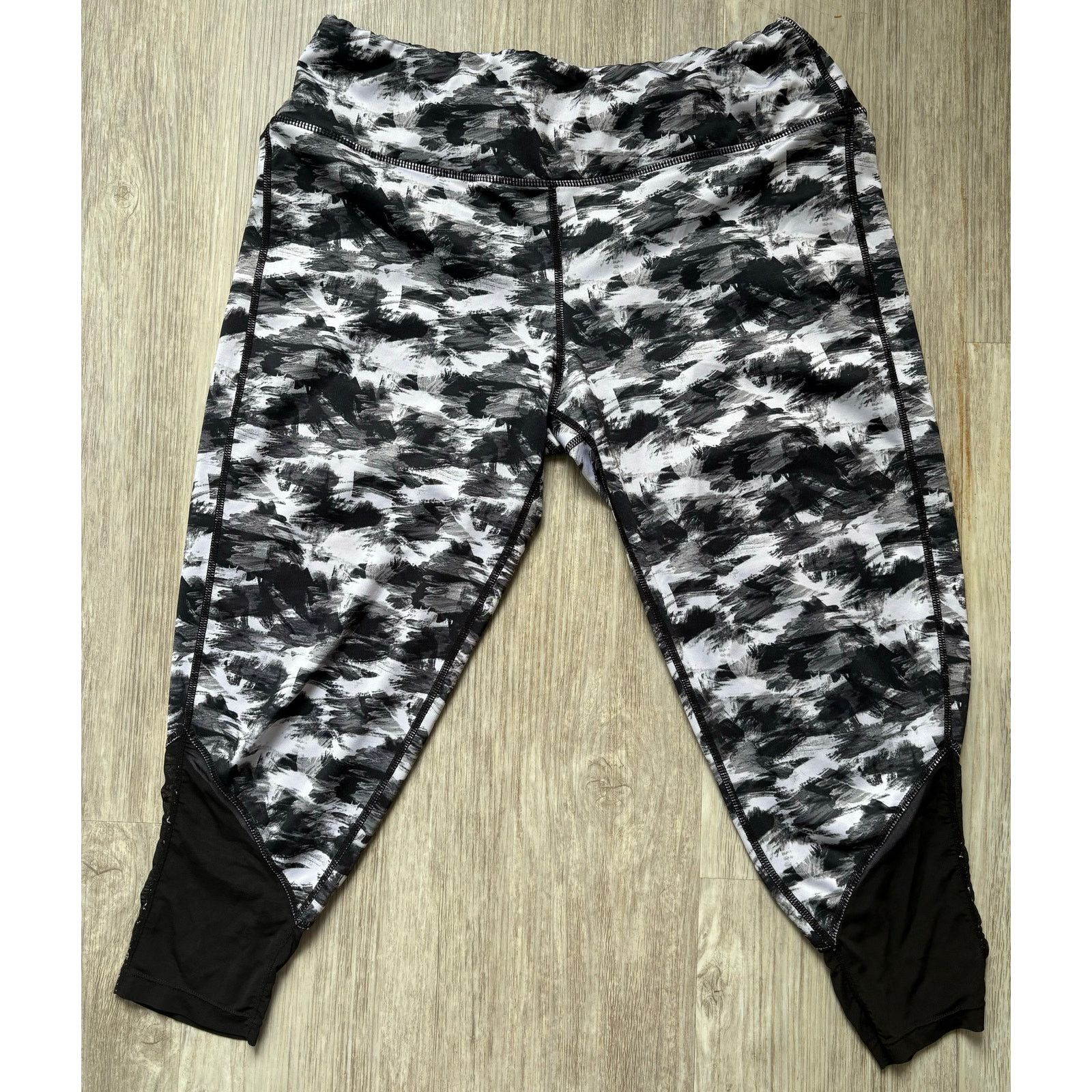 Pro Player Pro Player | Black Camo Athletic Yoga Capri Leggings | Large Size 22" - 1 Thumbnail