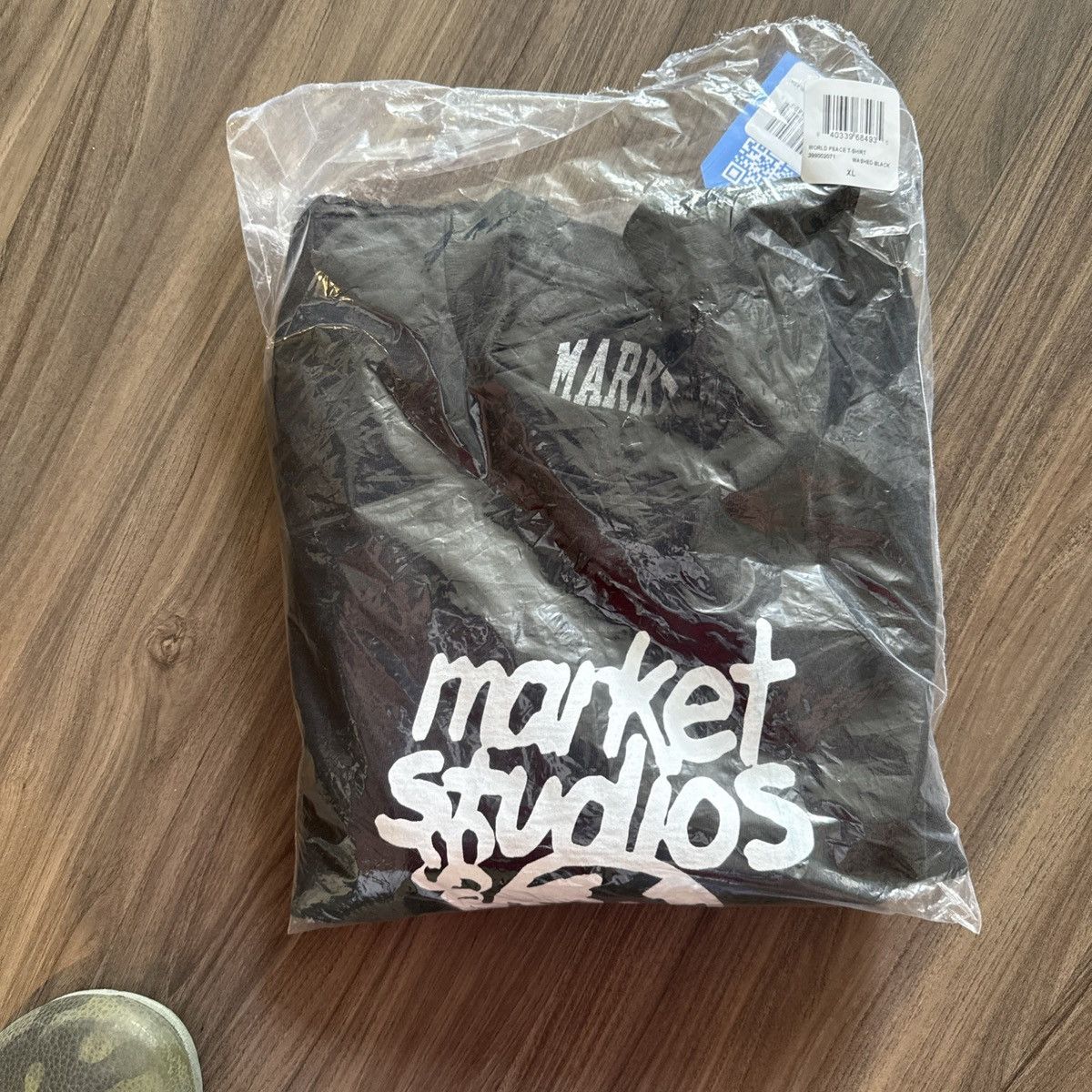 Market MARKET Studios “World Peace” Globe Graphic Tee Black XL Size US XL / EU 56 / 4 - 7 Thumbnail