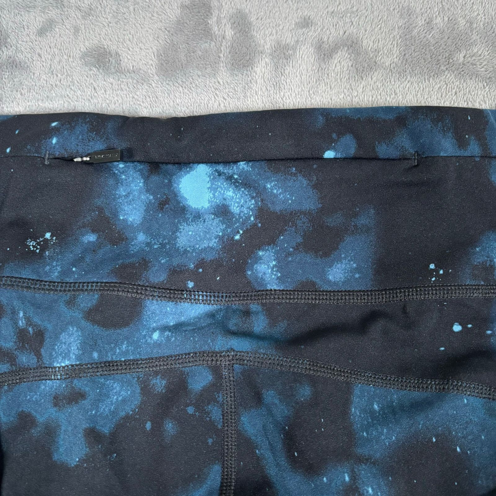 Sweaty Betty Sweaty Betty Power 7/8 Leggings Blue Galaxy Print XL (US 12) Size 34" / US 12 / IT 48 - 5 Thumbnail