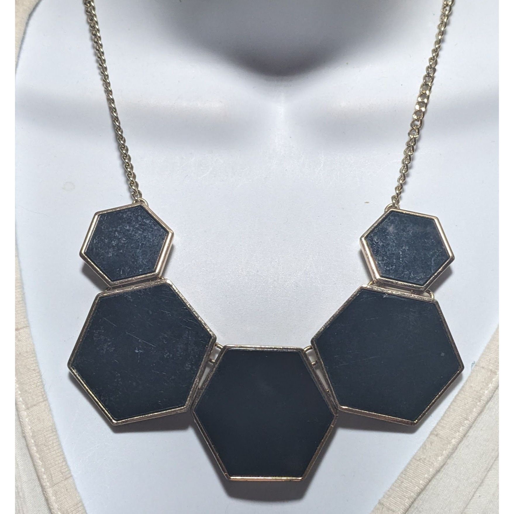 Express Express Black And Gold Geometric Bib Necklace Size ONE SIZE - 6 Thumbnail