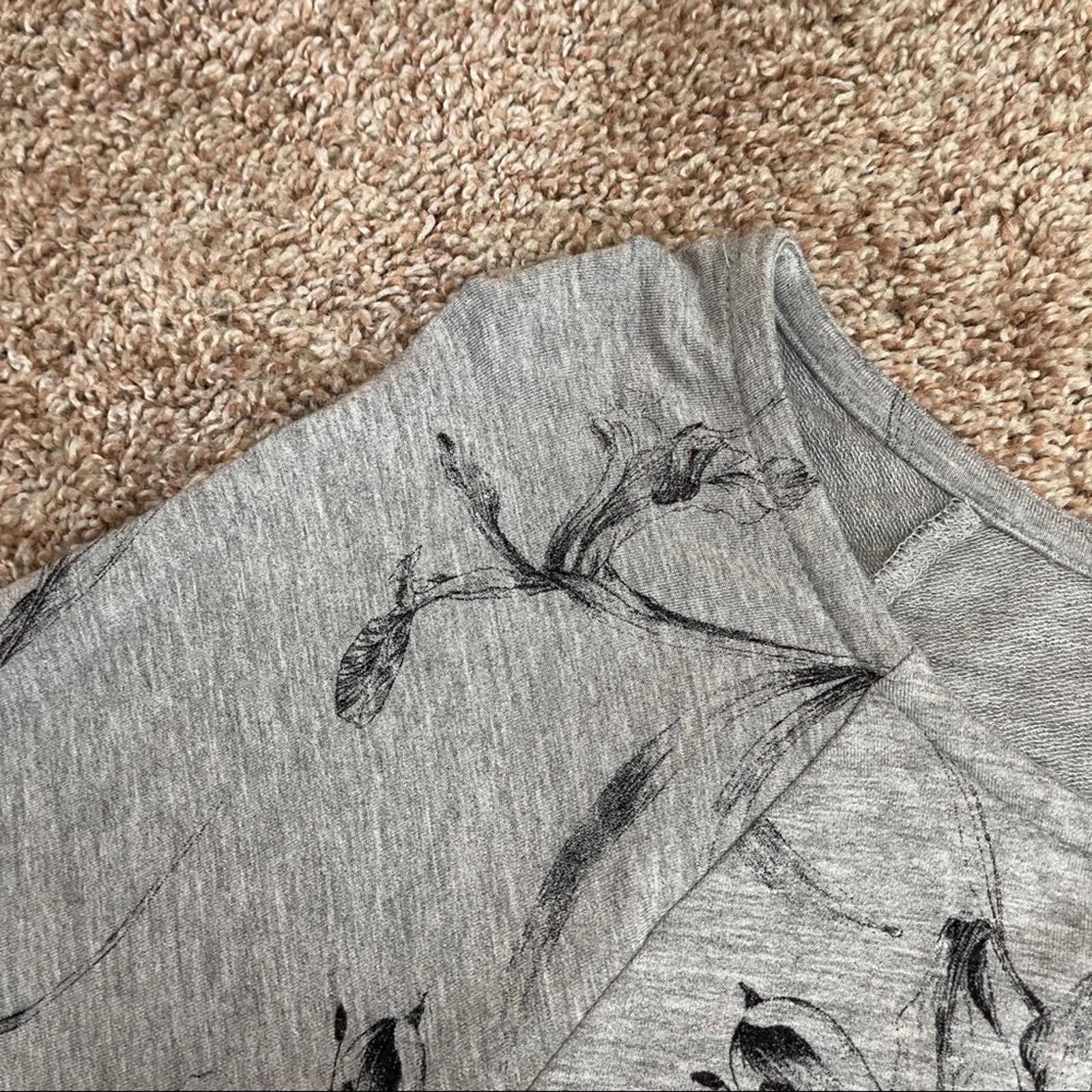 Forever 21 Forever 21 Heather Grey Floral Slouch Dolman Sleeve Shirt XS Size XS / US 0-2 / IT 36-38 - 14 Thumbnail