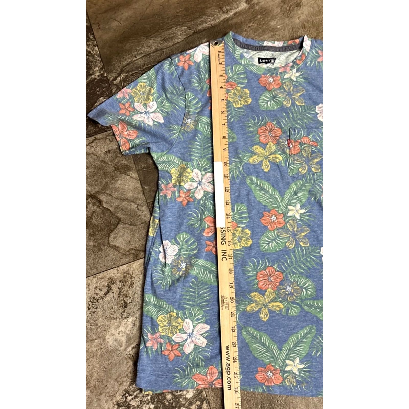 Levi's Levi's T-Shirt Blue Floral Crew Neck Short Sleeve Pocket Logo - Women Size S Regular Knit Cotton Tropical Braided? Size S / US 4 / IT 40 - 4 Thumbnail