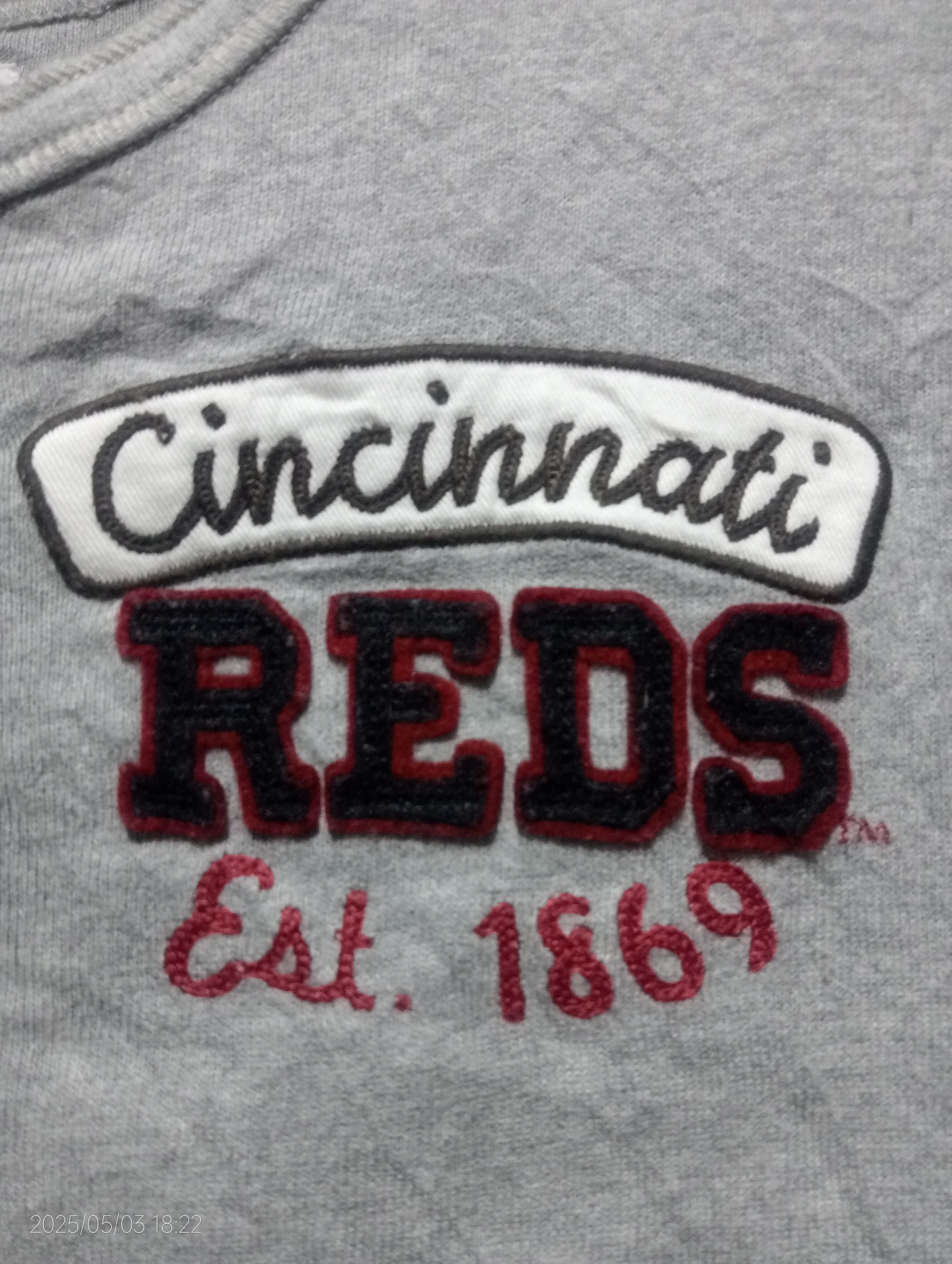 MLB Vintage MLB X UNIQLO Cincinnati Reds Long Sleeve Tshirt Size US M / EU 48-50 / 2 - 4 Thumbnail