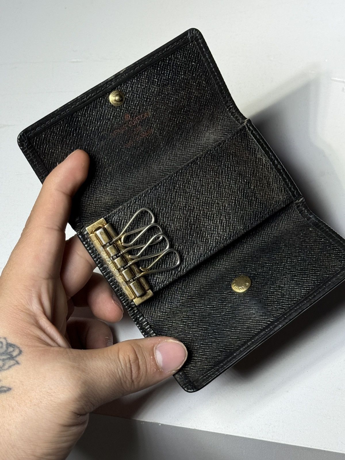 Louis Vuitton Vintage Louis Vuitton Black Epi Leather 4 Key Holder Size ONE SIZE - 3 Thumbnail