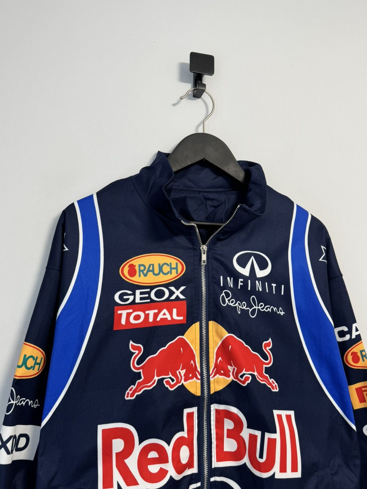 Red Bull Red Bull Racing Infiniti F1 Jacket Vintage Formula 1 Racing Size US M / EU 48-50 / 2 - 2 Thumbnail