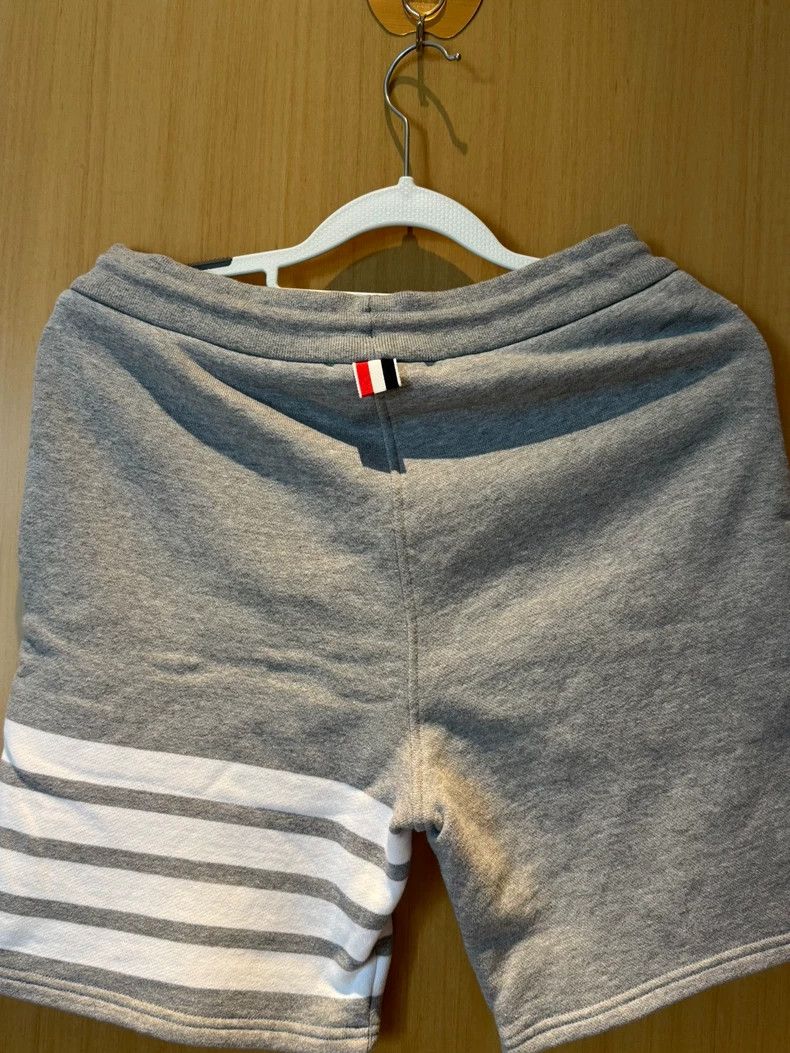 Thom Browne Thom Browne size38 Four stripe shorts Size US 38 / EU 54 - 2 Thumbnail