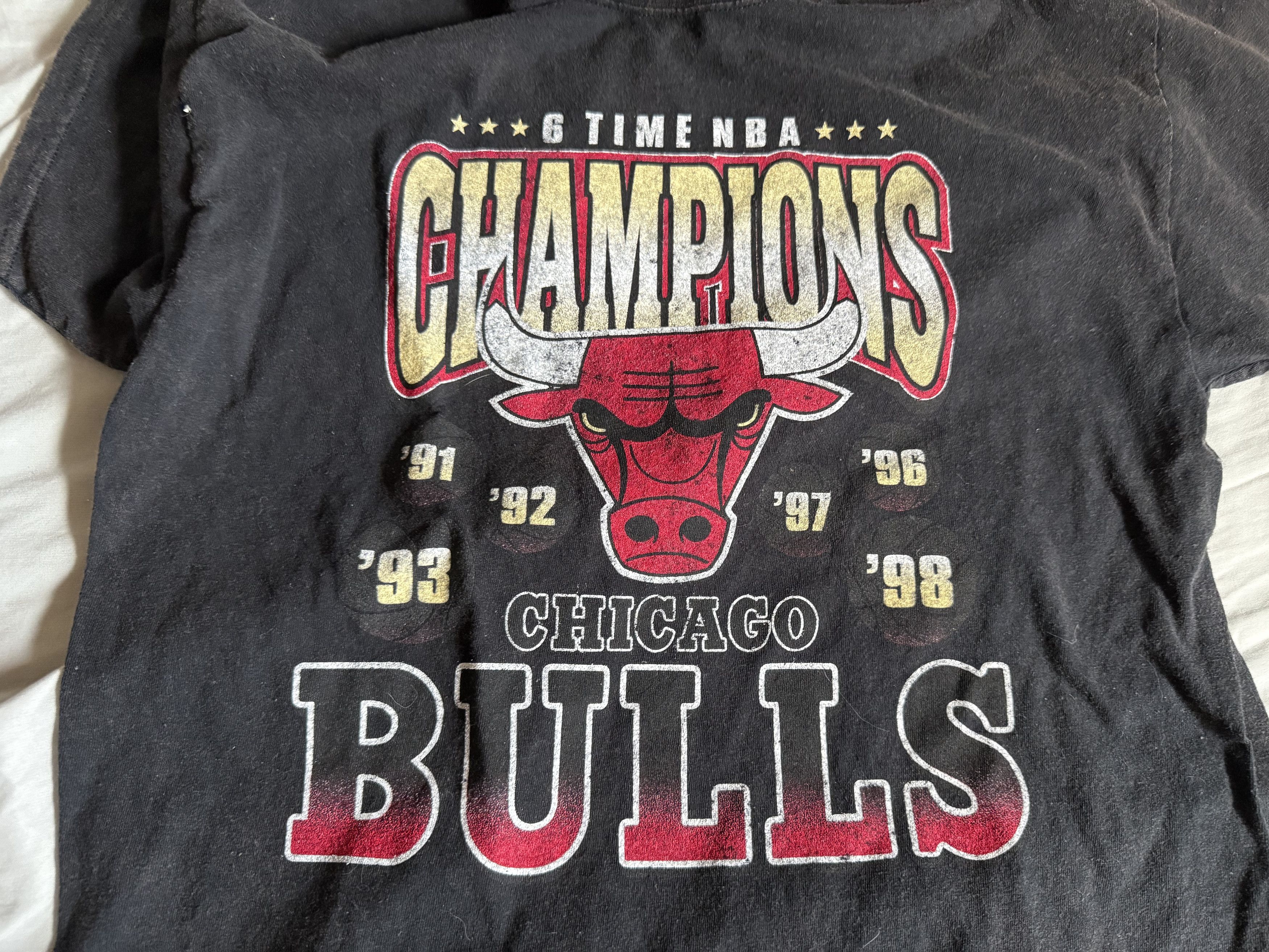 Mitchell & Ness × NBA Mitchell & Ness Chicago Bulls Vintage distressed Tee Shirt Size US M / EU 48-50 / 2 - 1 Thumbnail