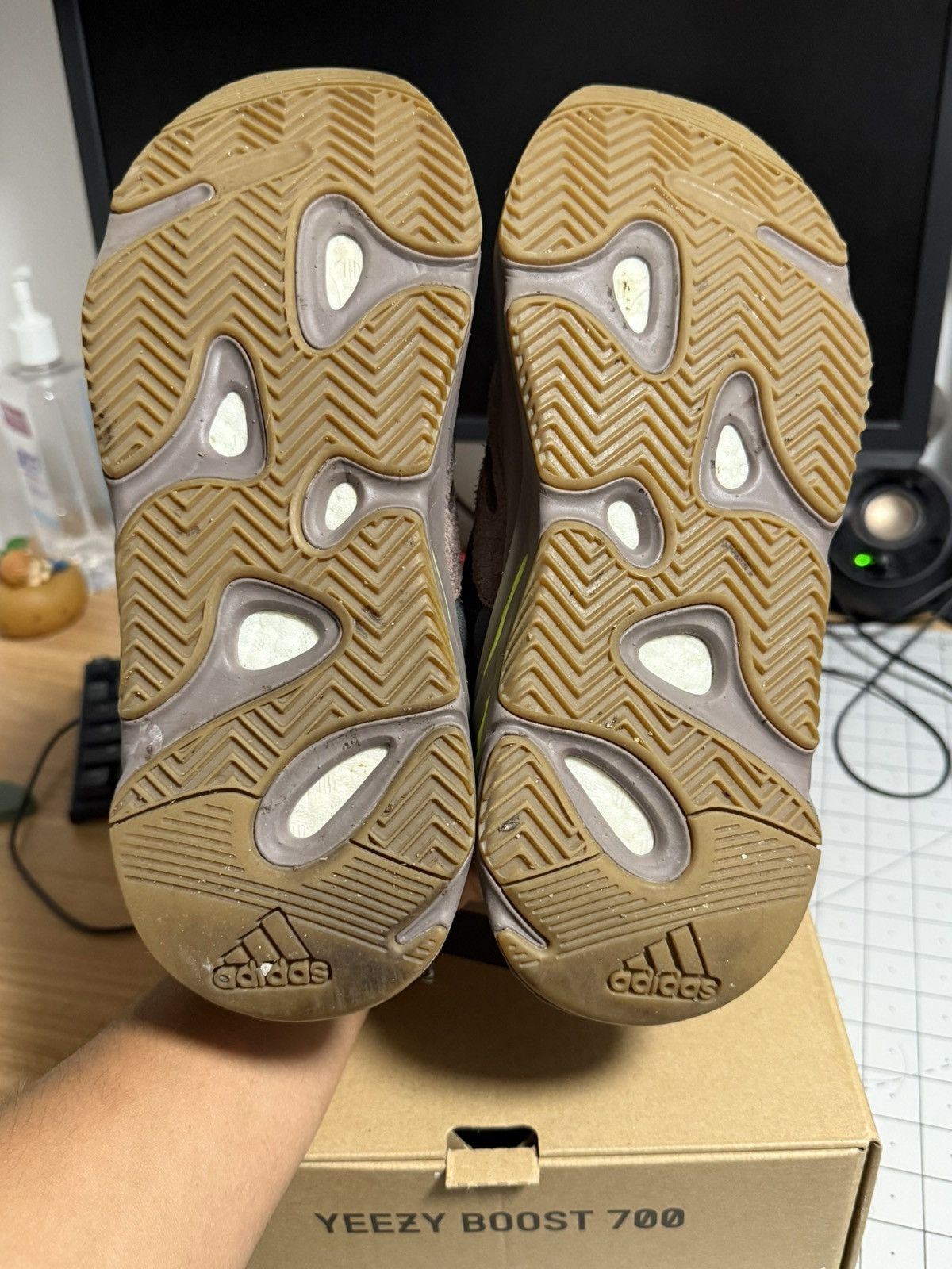 Yeezy Mauve Yeezy 700s Size US 9 / EU 42 - 4 Thumbnail