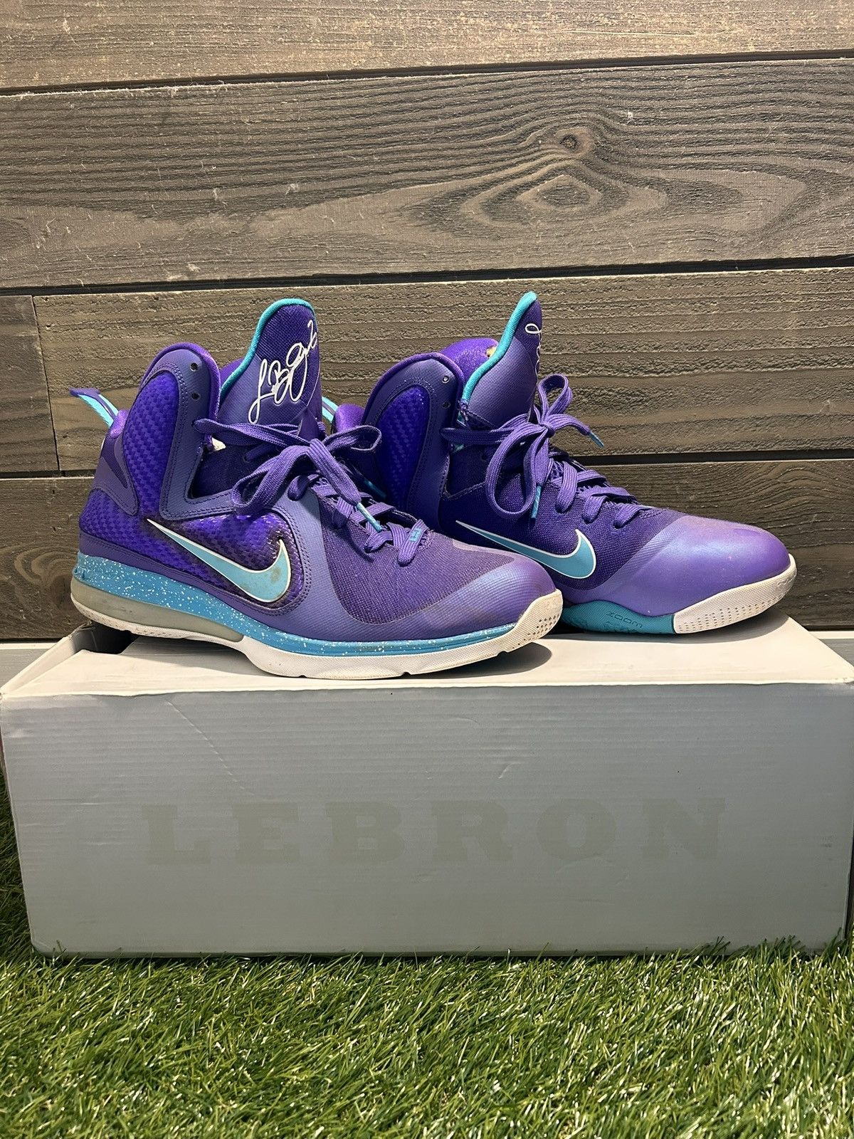 Nike Nike Lebron 9 Size 11 Summit Lake Hornets w/og box Size US 11 / EU 44 - 1 Thumbnail