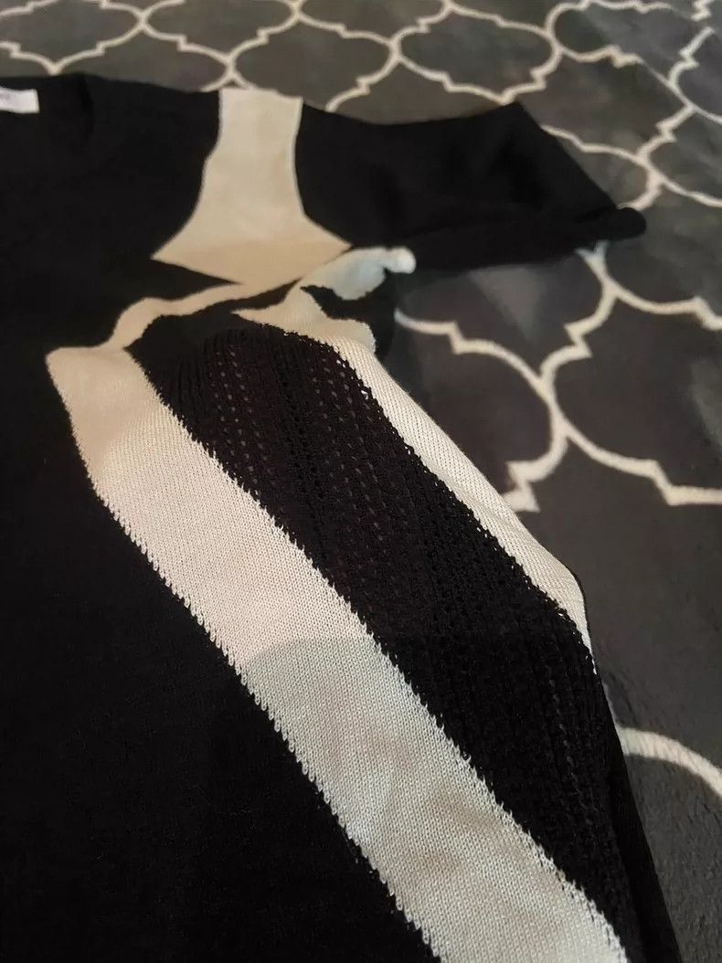 Givenchy Givenchy Knitted Short Sleeve, Very Good Looking, Stylish Size US M / EU 48-50 / 2 - 3 Thumbnail