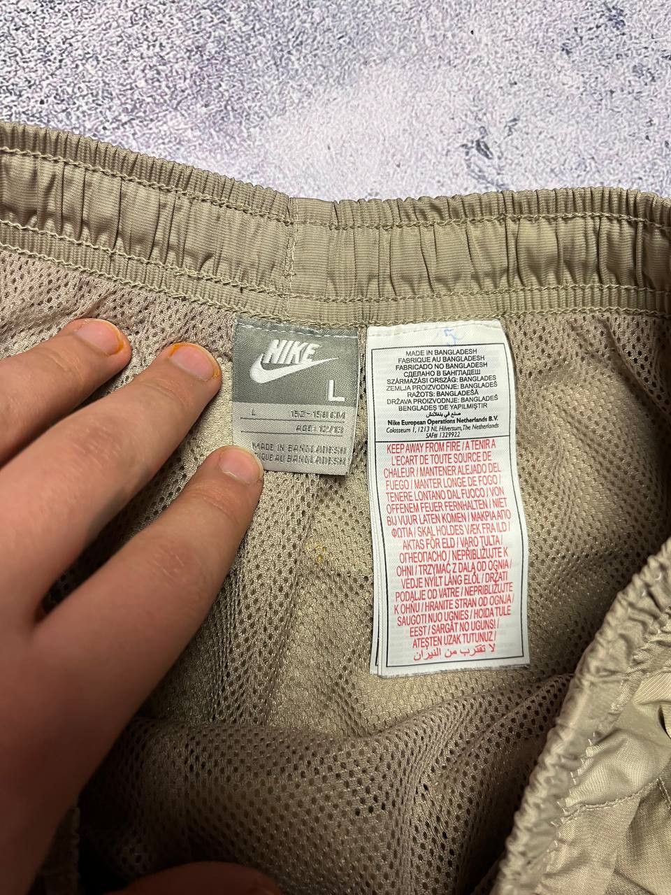 Nike Nike 90's Vintage Beige Nylon Baggy Sweatpants Y2K Hype Size US 30 / EU 46 - 5 Thumbnail