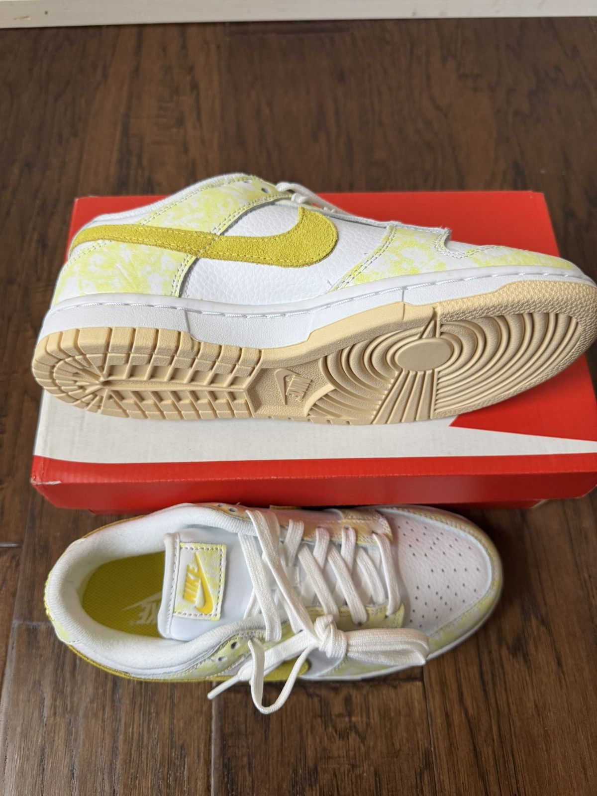 Nike Nike Yellow Strike Dunk Low Size US 7 / IT 37 - 3 Thumbnail