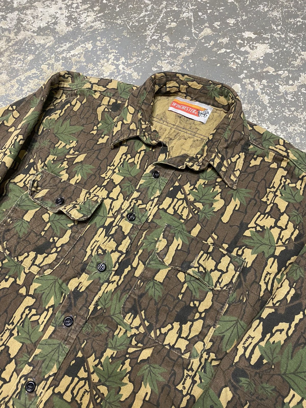 Carhartt × Realtree × Vintage Vintage Winchester Camo Trebark RealTree Botton Up Jacket Size US L / EU 52-54 / 3 - 8 Thumbnail