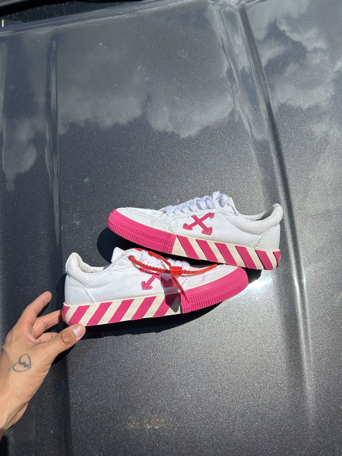 Off-White Off white vulcanized pink/white Size US 9 / IT 39 - 1 Thumbnail