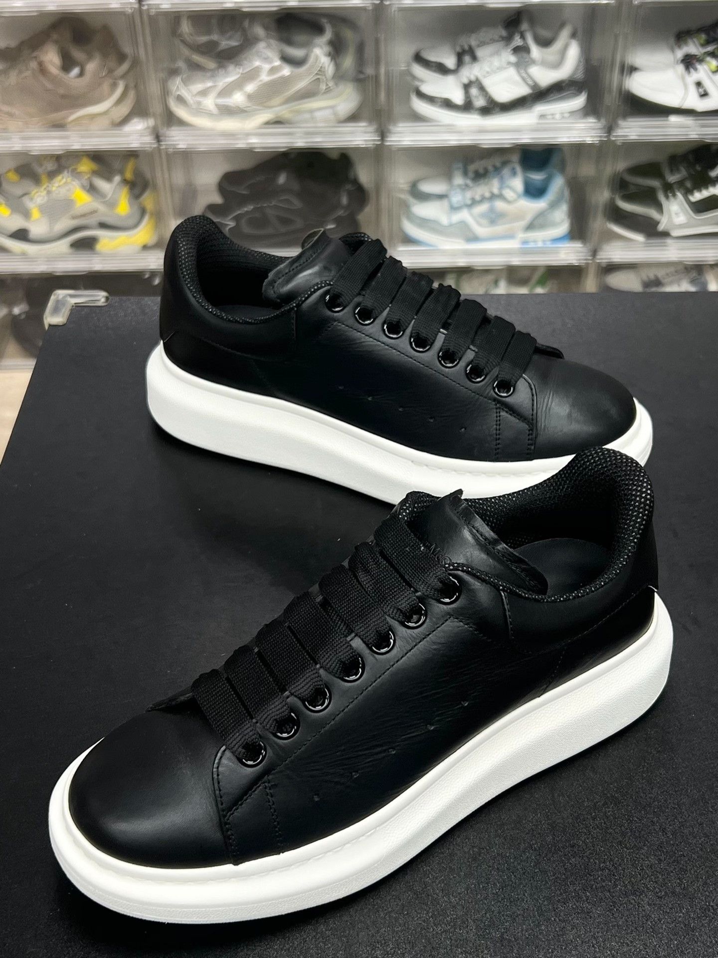 Alexander McQueen Alexander McQueen Leather Black Lowtop Sneakers 8 Men Size US 8 / EU 41 - 1 Thumbnail