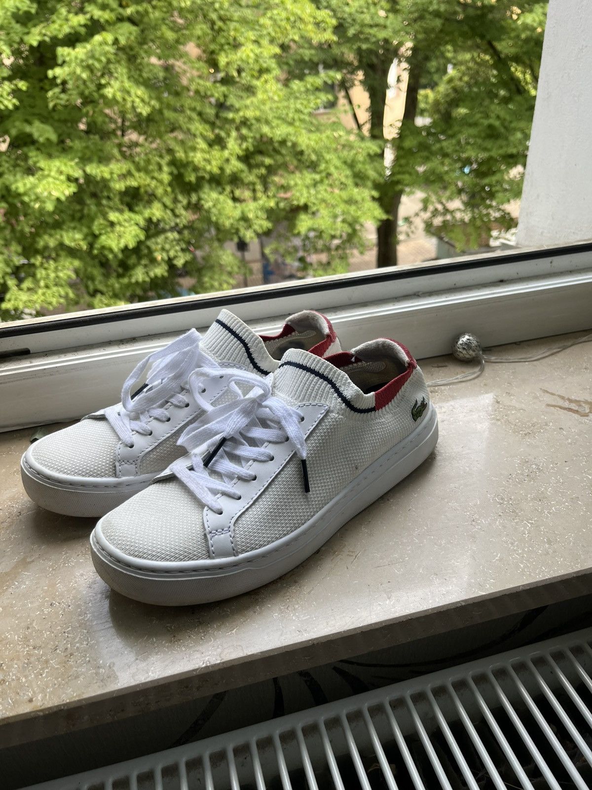 Lacoste Lacoste Women’s La Piquee 120 1 CFA Sneakers, White/Red/Navy Size US 6 / IT 36 - 1 Thumbnail