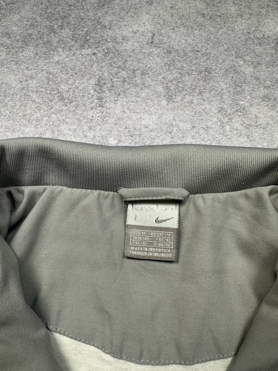 Nike Vintage Nike Track Jacket, Size M – Classic 90s Sportswear Size US M / EU 48-50 / 2 - 5 Thumbnail