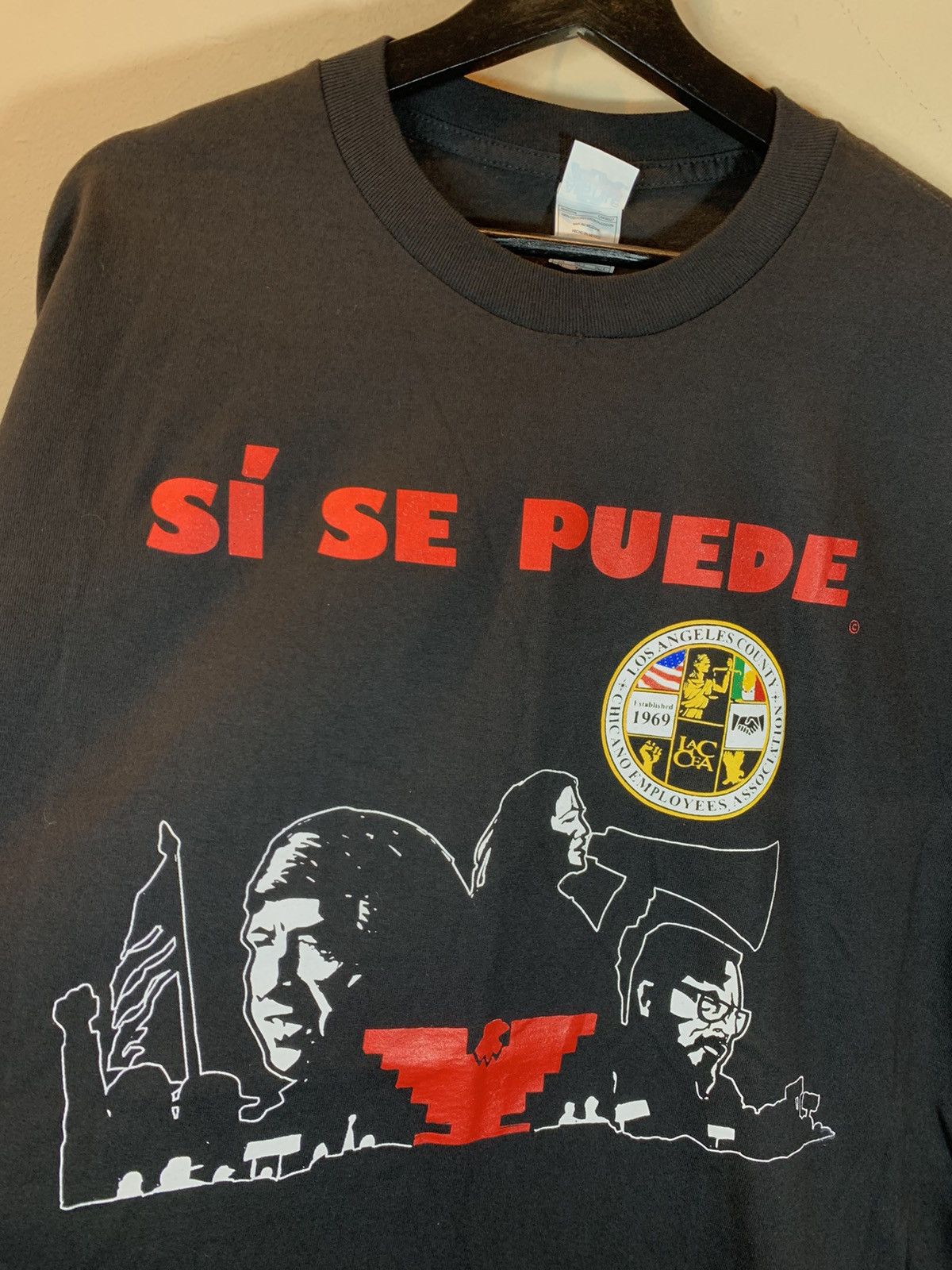 Vintage RARE Vintage Sí Se Puede Workers Union Chicano Art T-Shirt Size US XL / EU 56 / 4 - 2 Thumbnail