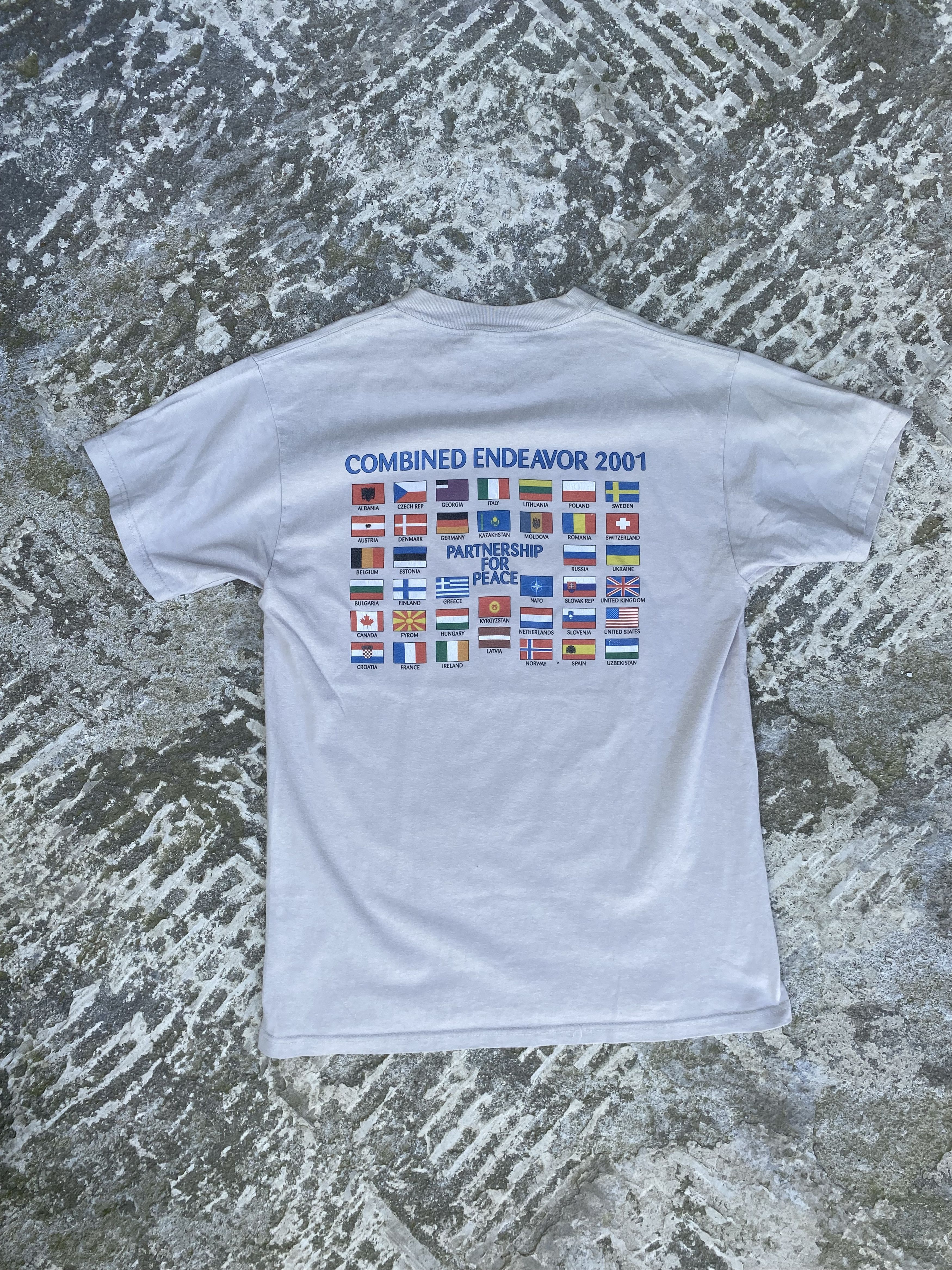 Vintage VINTAGE HANES COMBINED ENDEAVOR 2001 FLAGS TEE Size US M / EU 48-50 / 2 - 1 Thumbnail