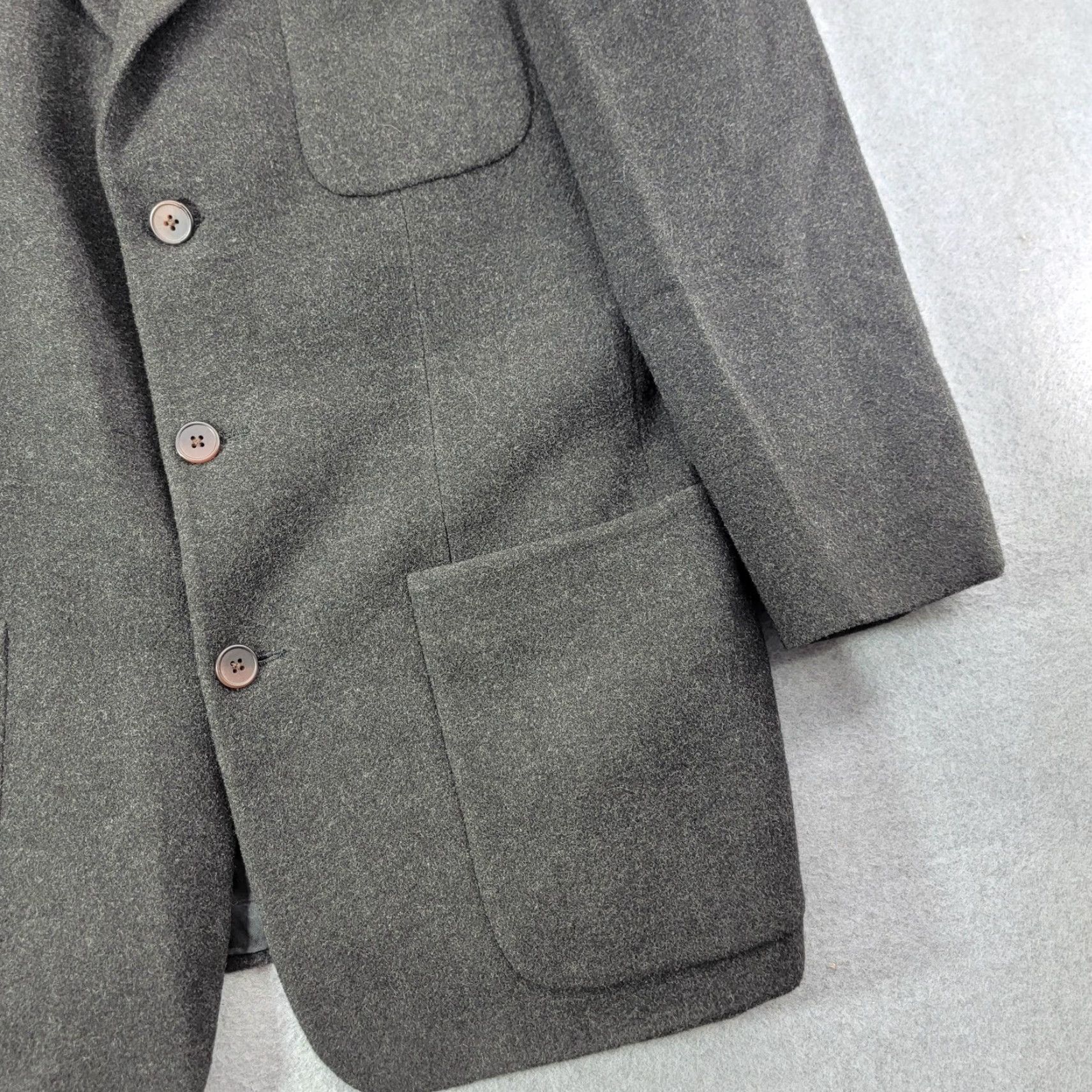 Ralph Lauren Ralph Lauren Sport Coat Mens 40R Gray 3 Button Patch Pocket Blazer Canada Shirt? Size 40R - 4 Thumbnail