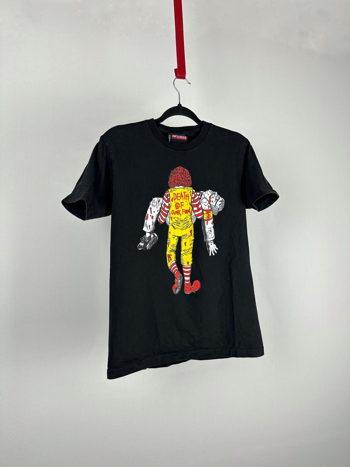 Vintage VINTAGE DEATH OF JUNK FOOD MCDONALDS VS KFC GRAPHIC TEE RARE Size US S / EU 44-46 / 1 - 4 Thumbnail