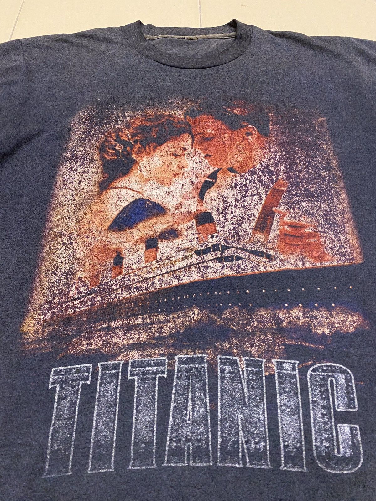 Vintage Vintage Titanic Leonardo dicaprio Bootleg Ts Size US M / EU 48-50 / 2 - 3 Thumbnail