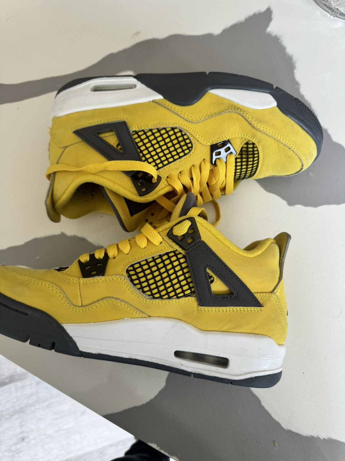 Jordan Brand Air Jordan One Lightning Size US 7 / EU 40 - 5 Thumbnail