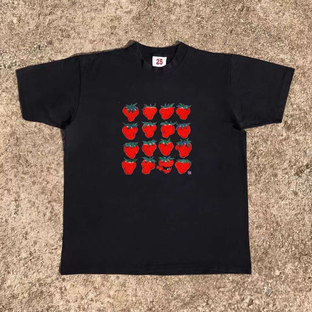 Vintage Black Vintage Cotton T-Shirt with Strawberry Print Size US M / EU 48-50 / 2 - 1 Thumbnail