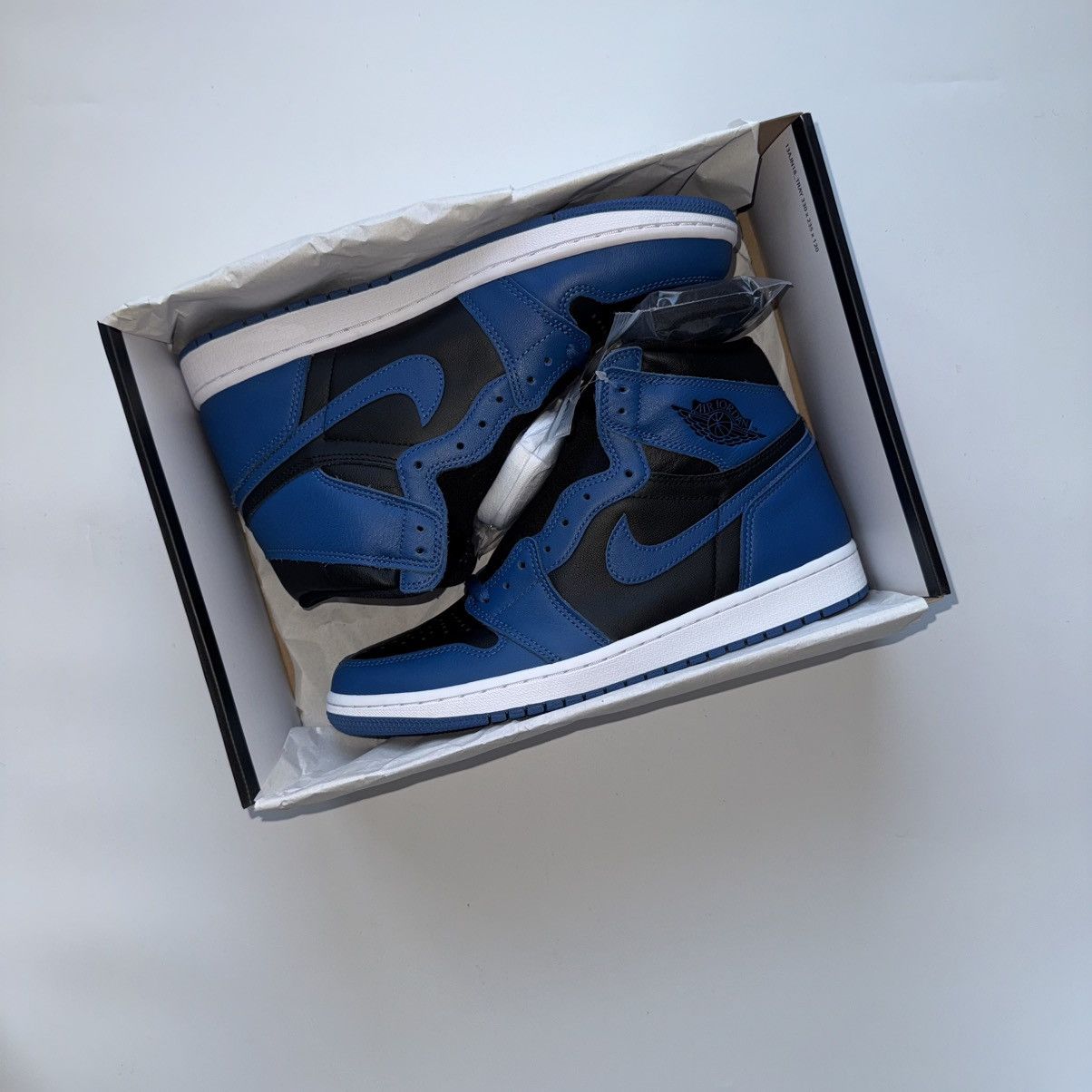 Jordan Brand Jordan 1 Retro High OG Dark Marina Blue Size US 10 / EU 43 - 8 Thumbnail