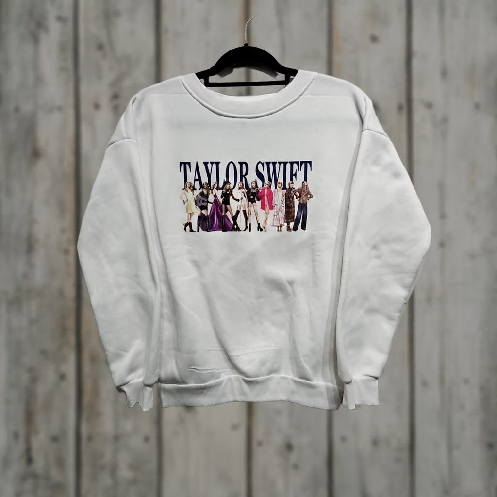 Vintage Taylor Swift Midnights Eras Tour Sweatshirt Crewneck L White Women's Pullover Cotton Blend Logo Activewear 4 Seasons Vintage? No (rearranged) Size L / US 10 / IT 46 - 1 Thumbnail